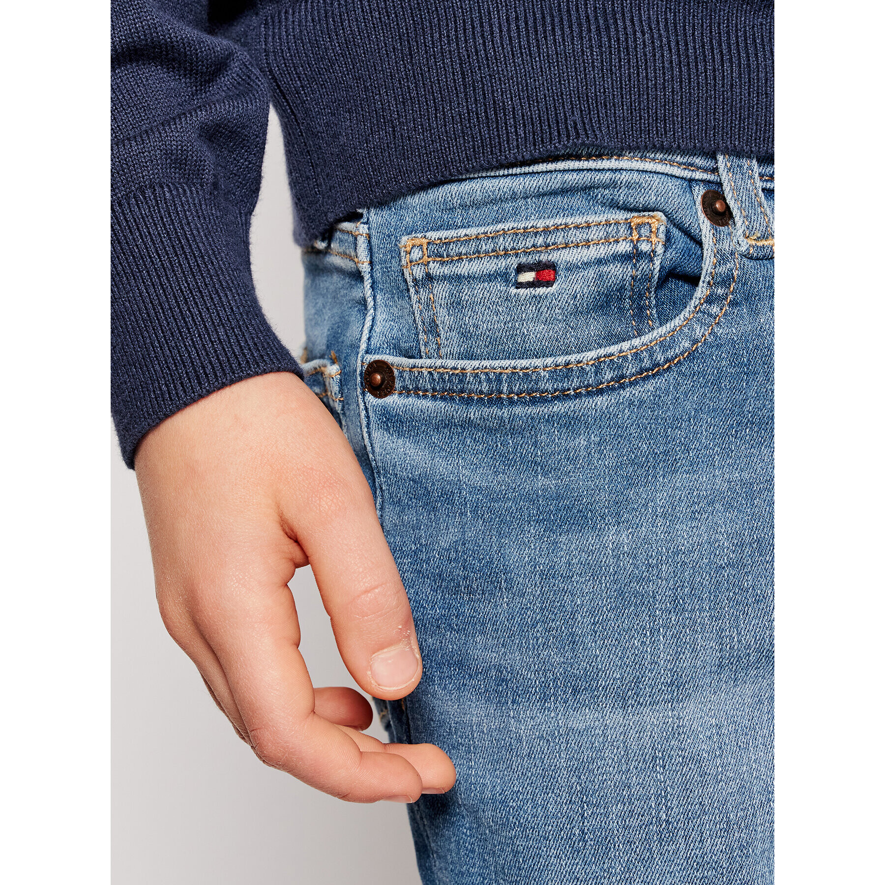 Tommy Hilfiger Jeans kratke hlače Spencer KB0KB06473 D Mornarsko modra Slim Fit - Pepit.si