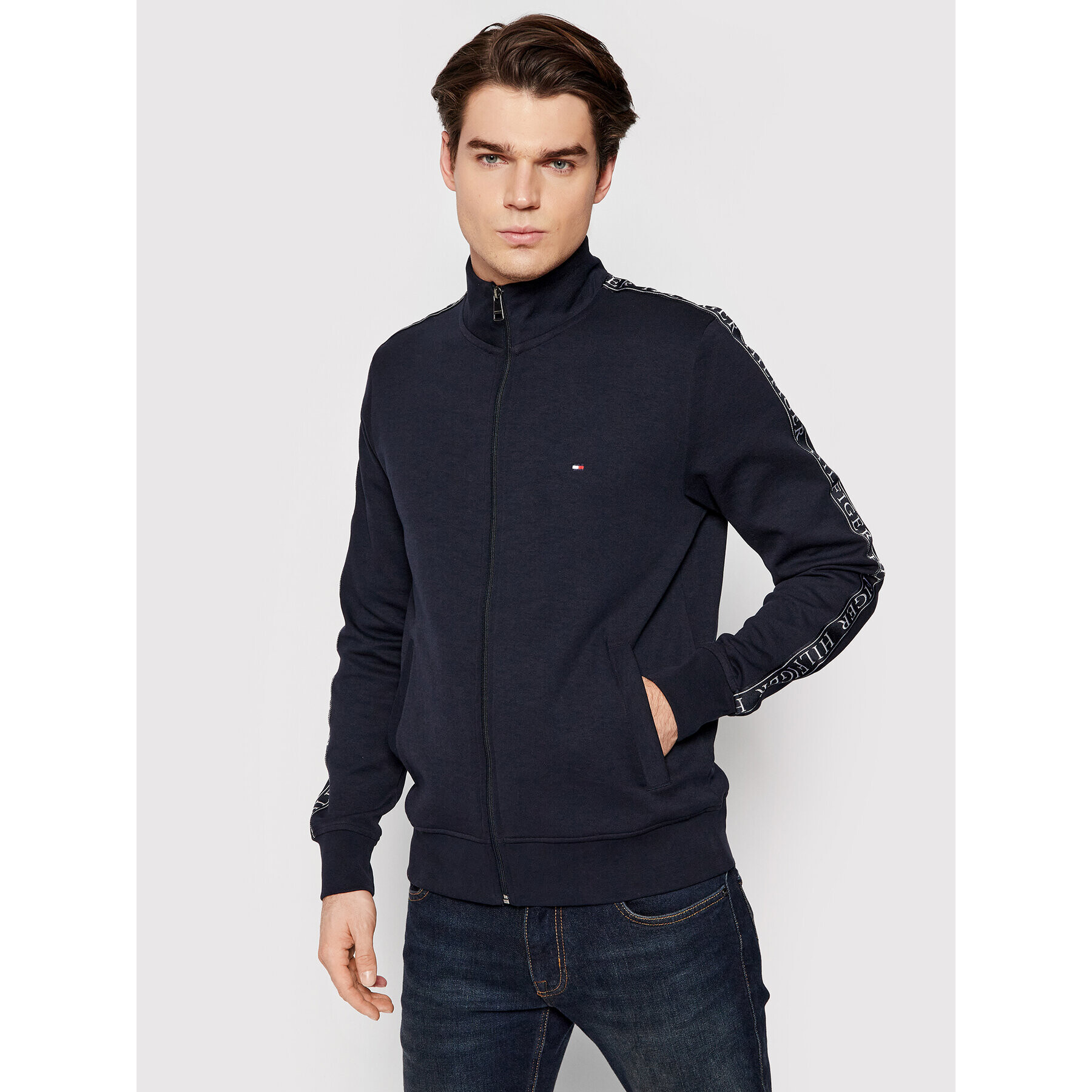 Tommy Hilfiger Jopa Branded Tape Zip Through MW0MW20314 Mornarsko modra Slim Fit - Pepit.si