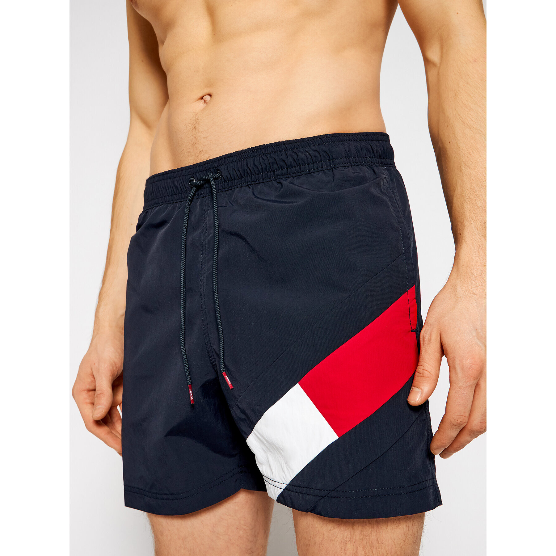 Tommy Hilfiger Kopalne hlače Sf Medium Drawstring UM0UM02048 Mornarsko modra Slim Fit - Pepit.si