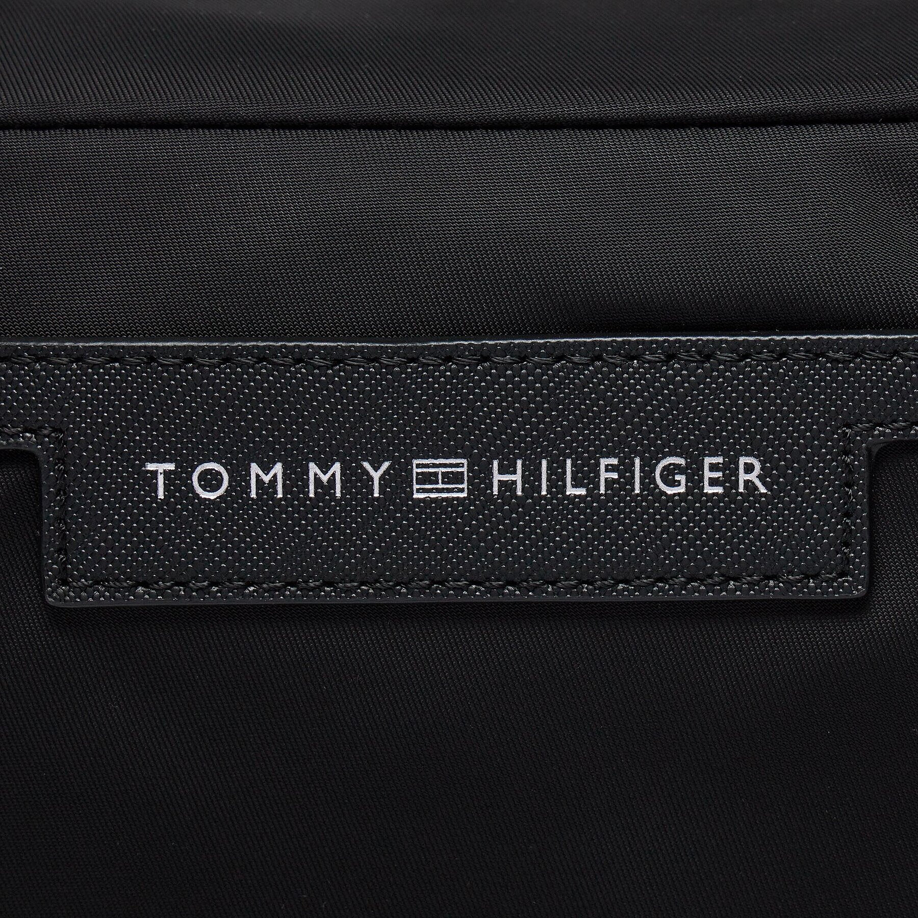 Tommy Hilfiger Kozmetični kovček Th Urban Repreve Washbag AM0AM11857 Črna - Pepit.si