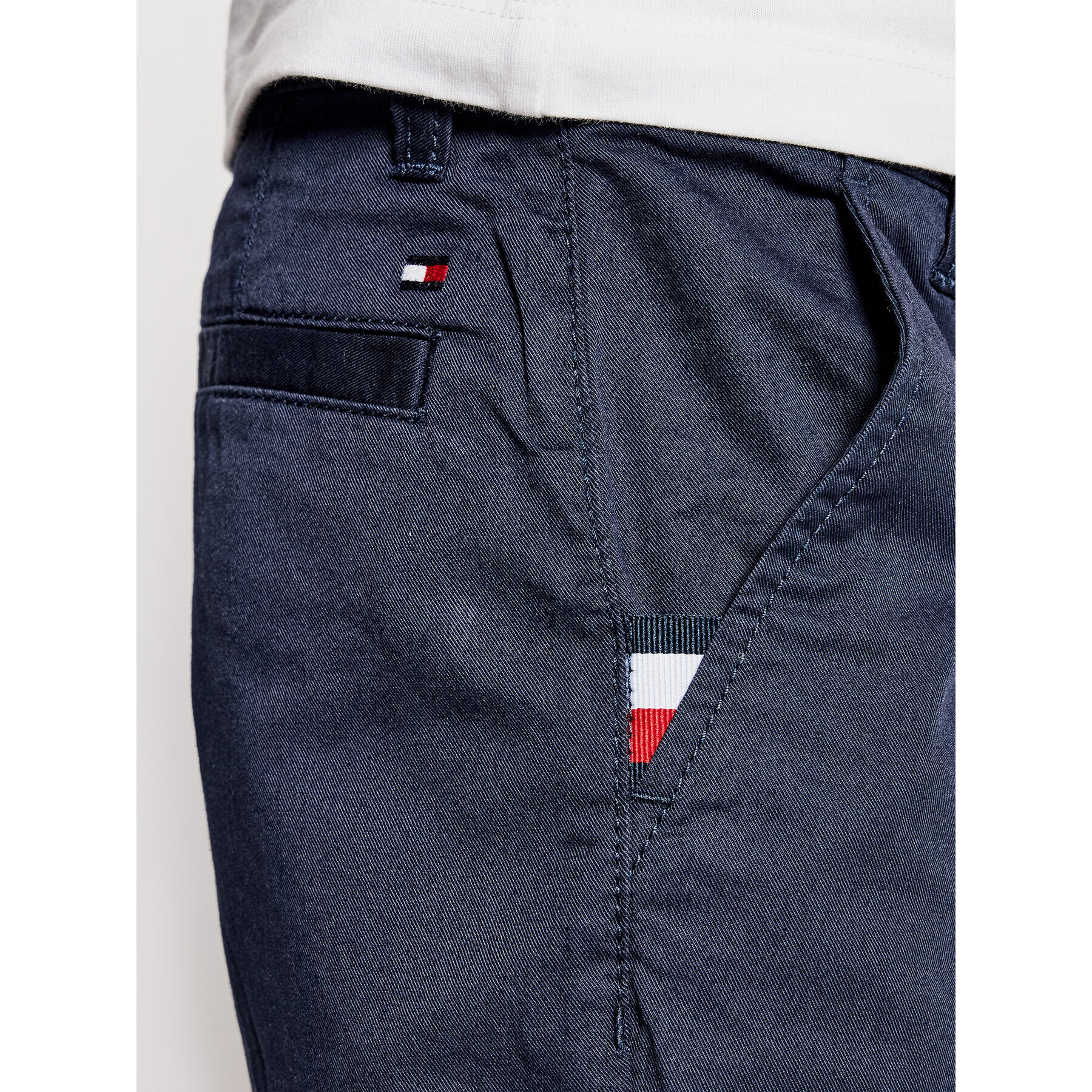 Tommy Hilfiger Kratke hlače iz tkanine Essential Chino KB0KB06322 D Mornarsko modra Slim Fit - Pepit.si