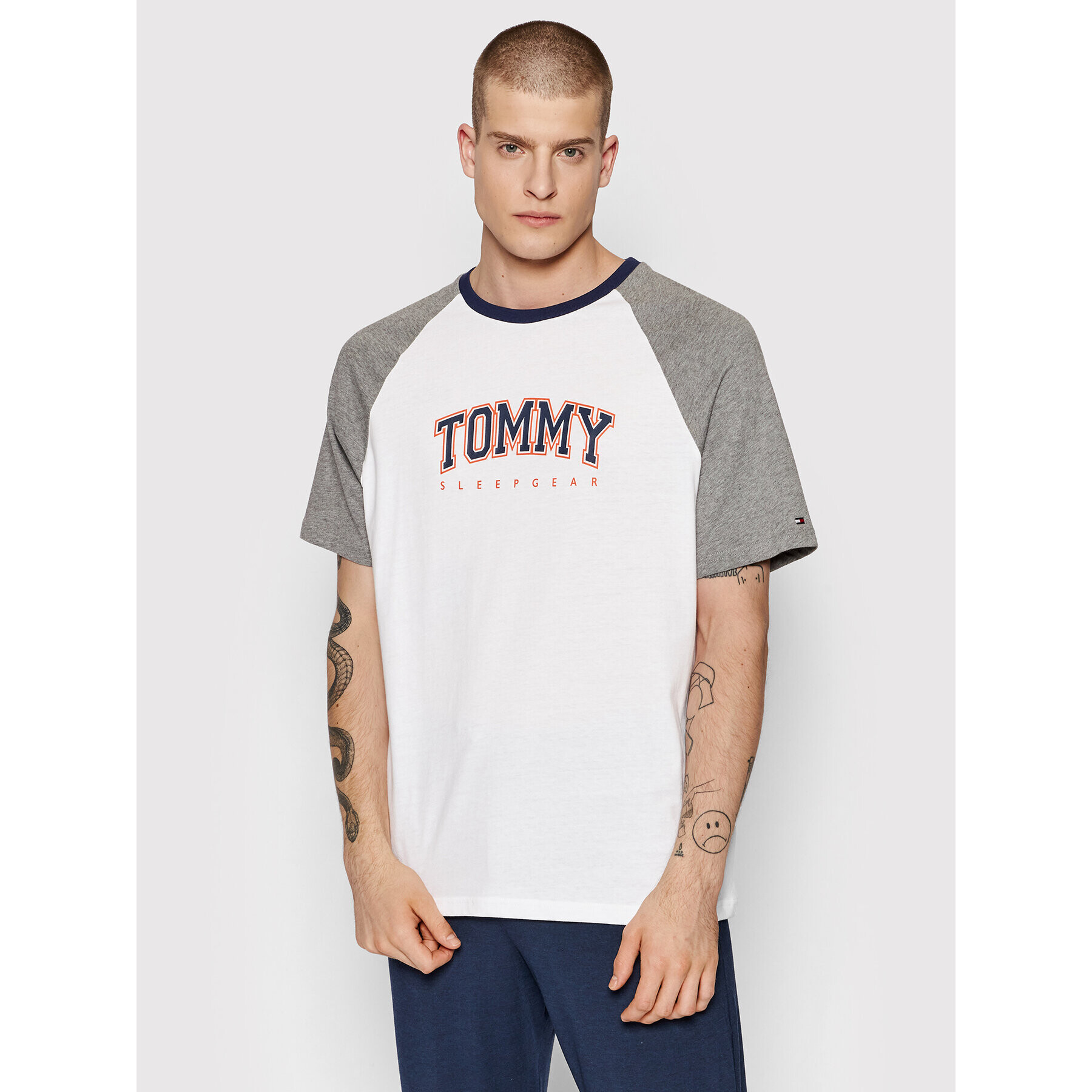 Tommy Hilfiger Majica Cn Ss Logo UM0UM02351 Bela Regular Fit - Pepit.si