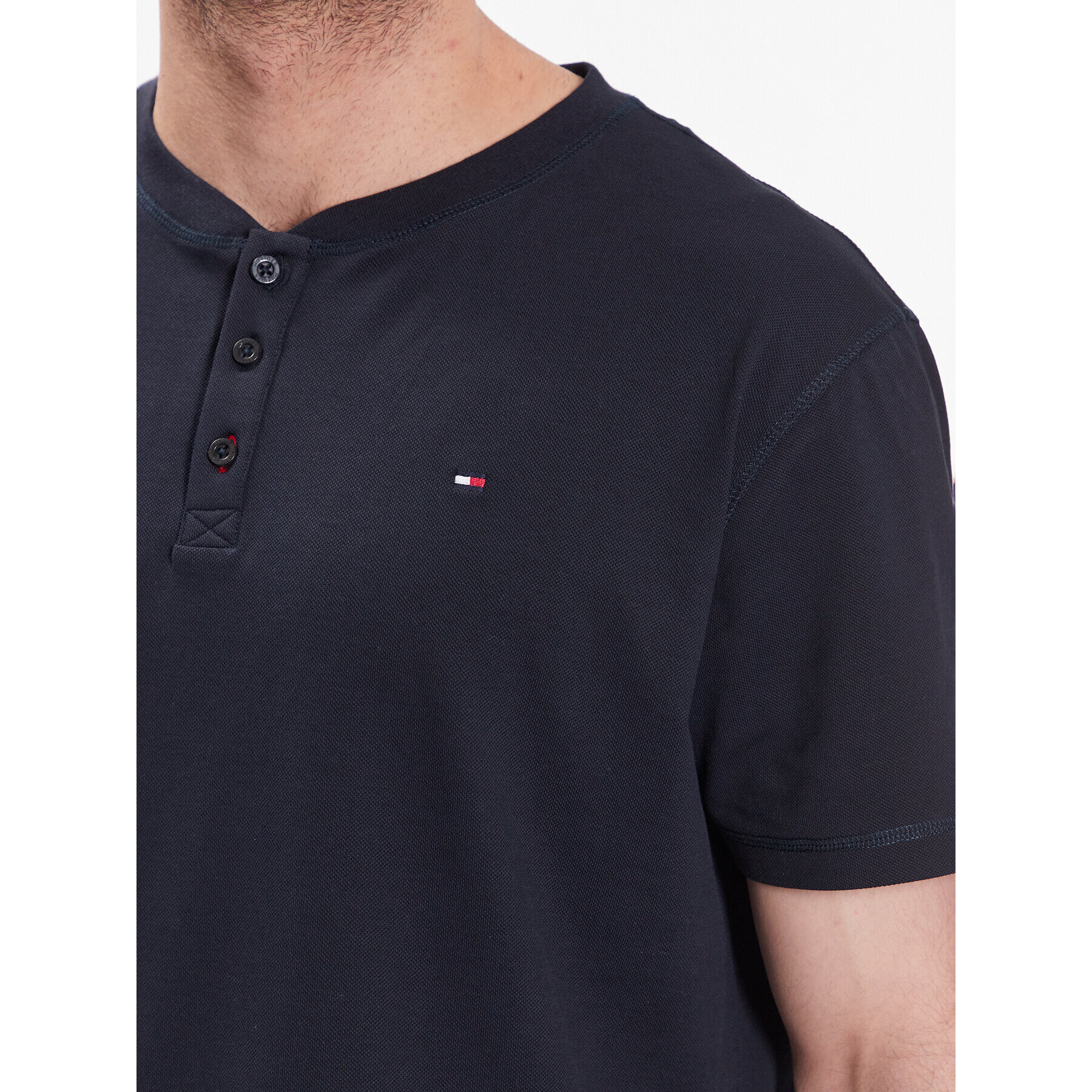 Tommy Hilfiger Majica Henley UM0UM02803 Mornarsko modra Regular Fit - Pepit.si