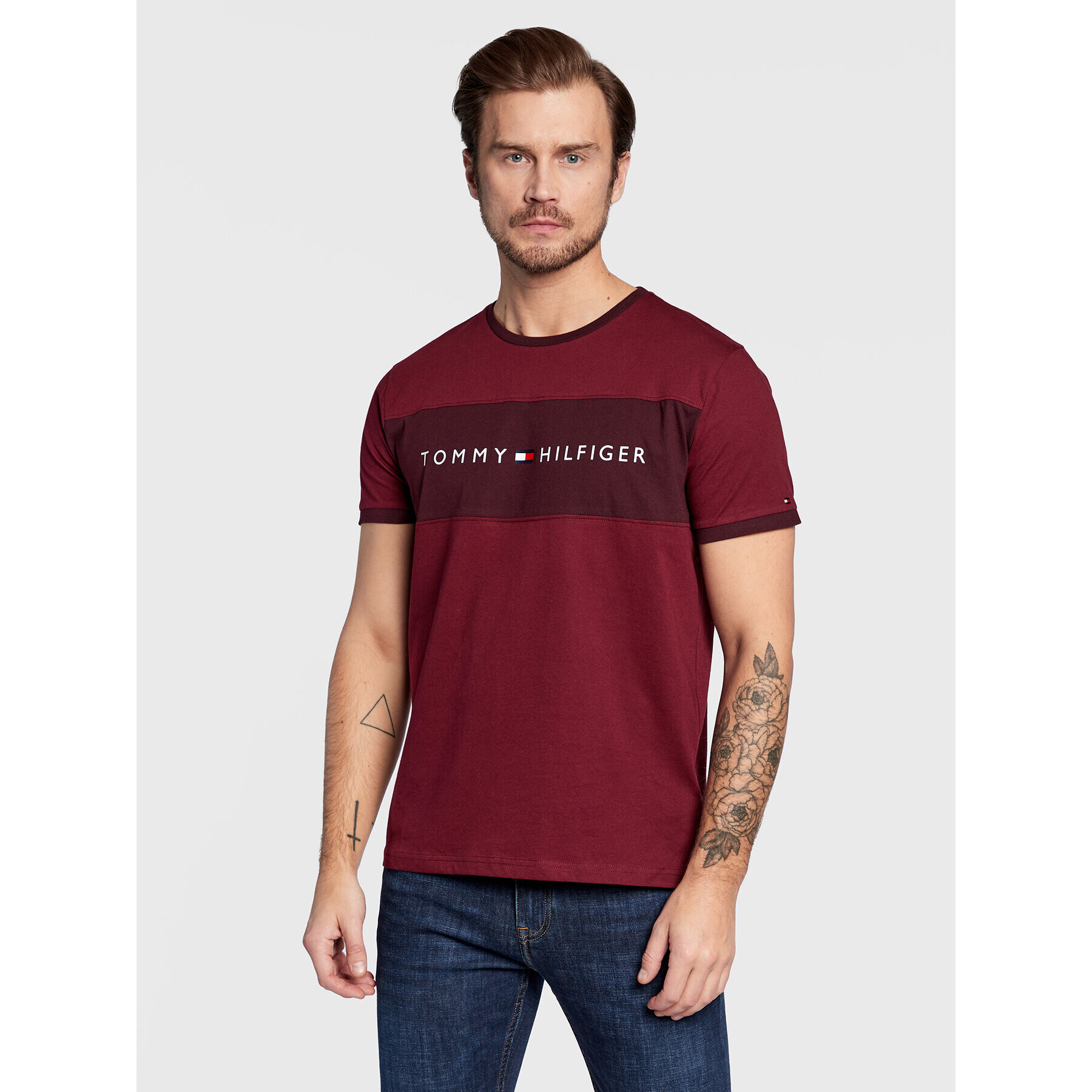 Tommy Hilfiger Majica Logo Flag UM0UM01170 Bordo rdeča Regular Fit - Pepit.si