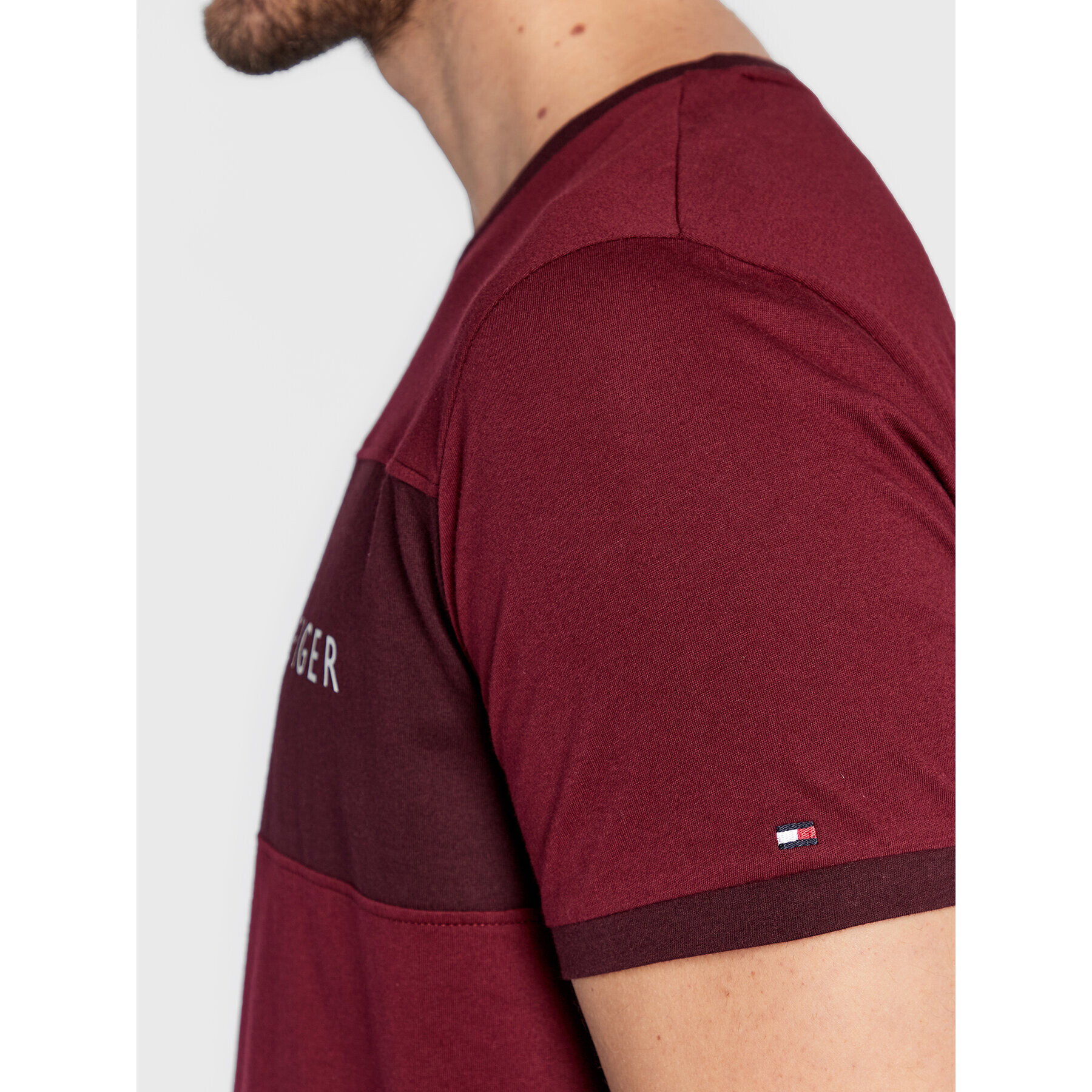 Tommy Hilfiger Majica Logo Flag UM0UM01170 Bordo rdeča Regular Fit - Pepit.si