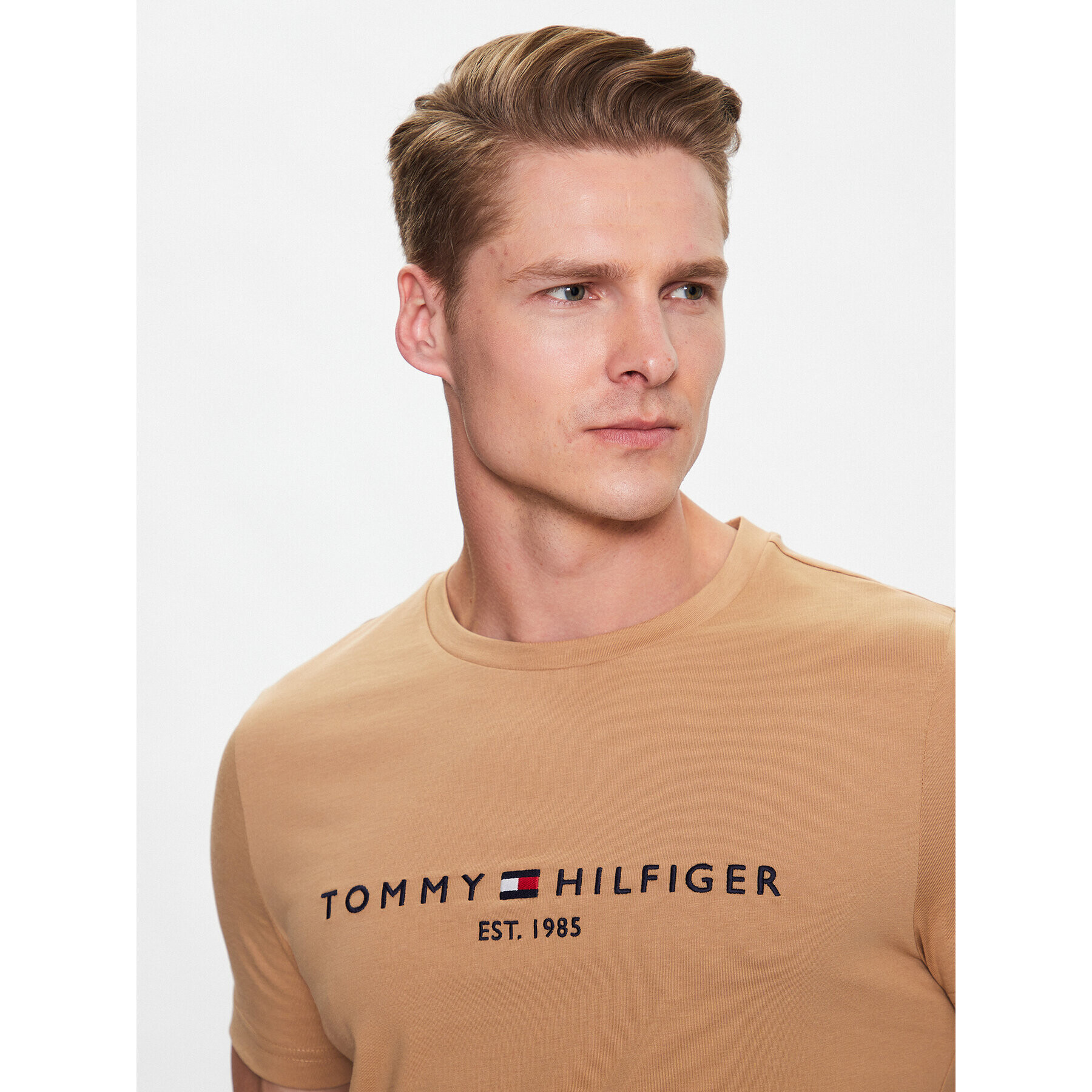 Tommy Hilfiger Majica Logo MW0MW11797 Rjava Slim Fit - Pepit.si