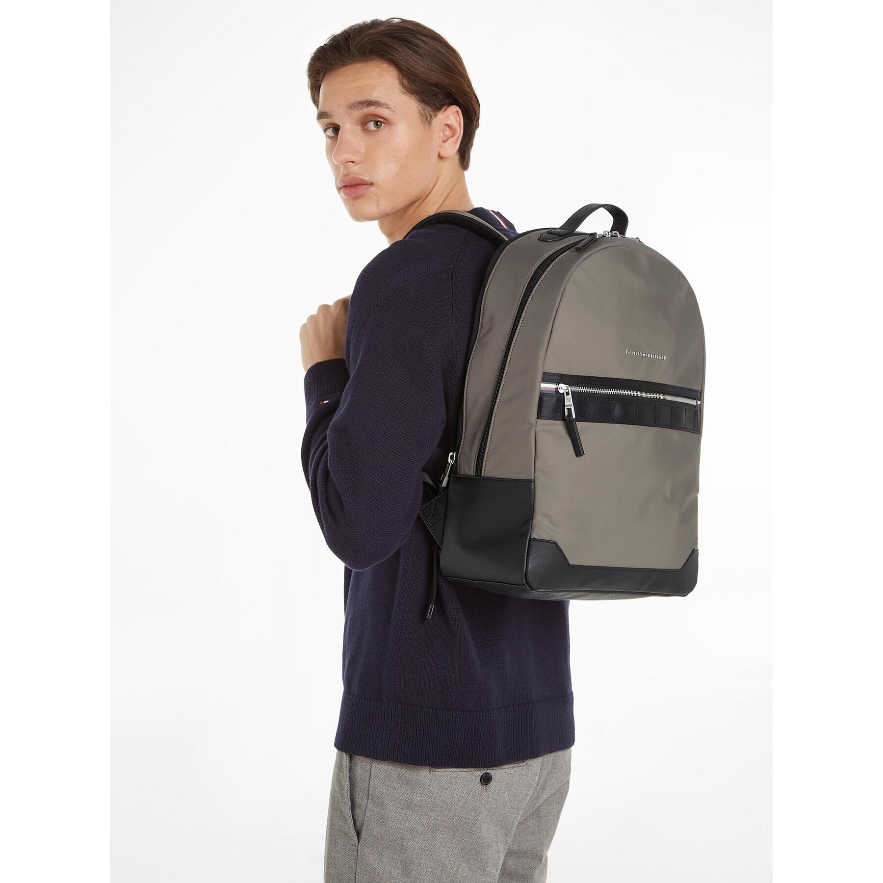 Tommy Hilfiger Nahrbtnik Th Elevated Nylon Backpack AM0AM11573 Siva - Pepit.si