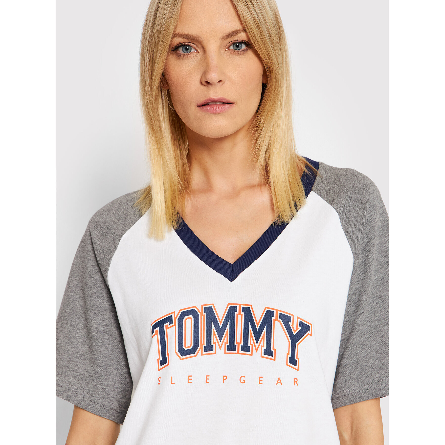 Tommy Hilfiger Nočna srajca UW0UW03216 Bela Regular Fit - Pepit.si