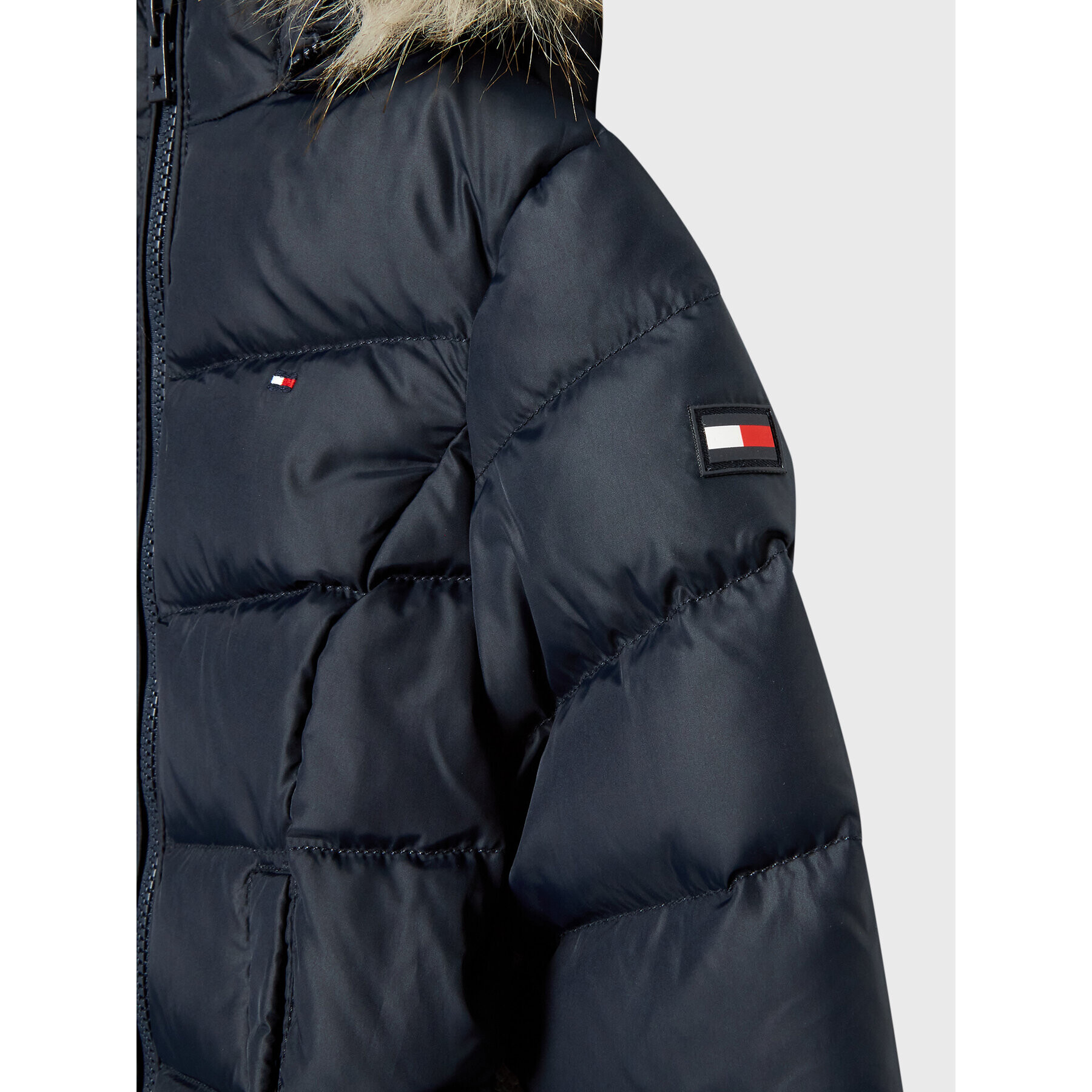 Tommy Hilfiger Puhovka Essential KG0KG05980 M Mornarsko modra Regular Fit - Pepit.si