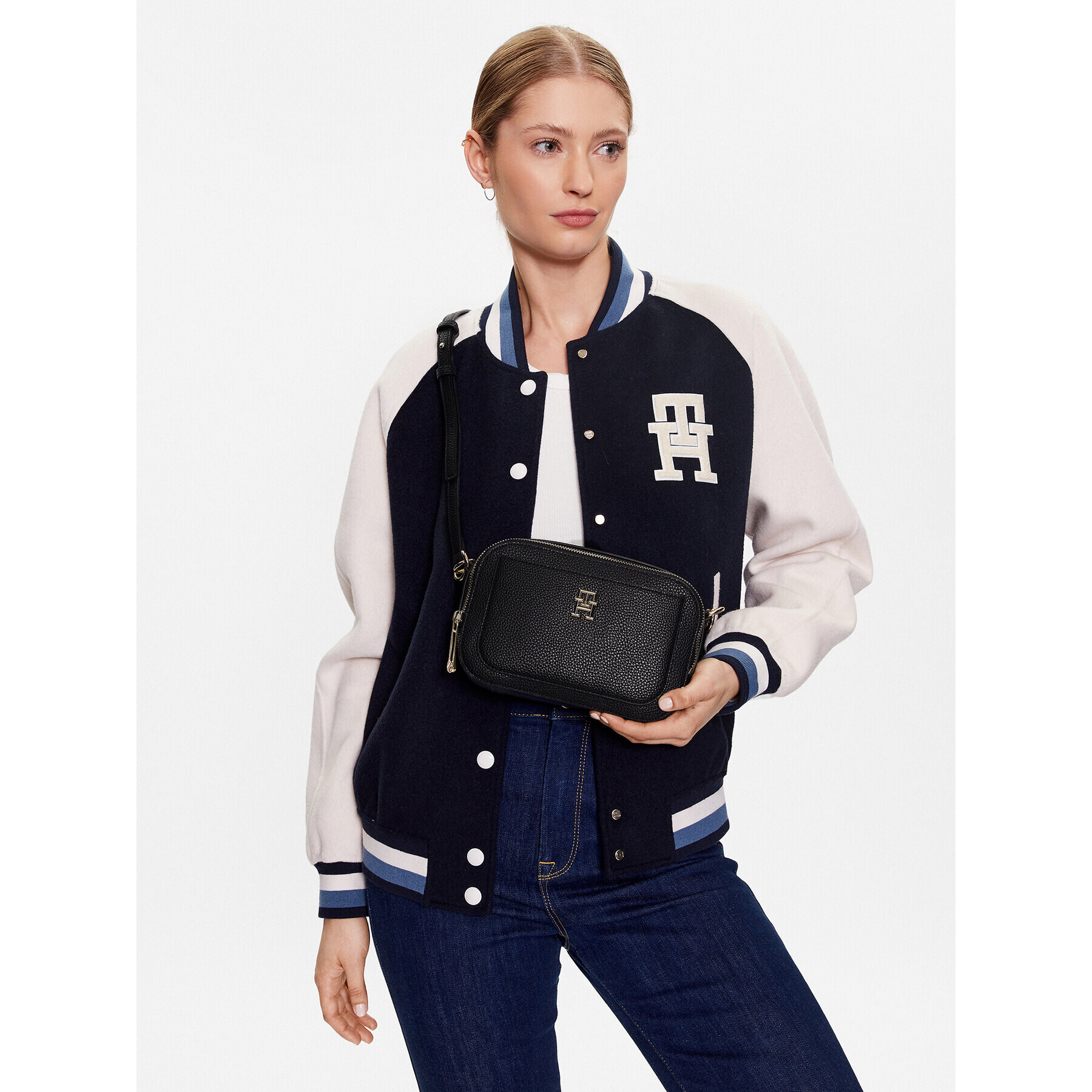 Tommy Hilfiger Ročna torba Th Emblem Camera Bag AW0AW14501 Mornarsko modra - Pepit.si