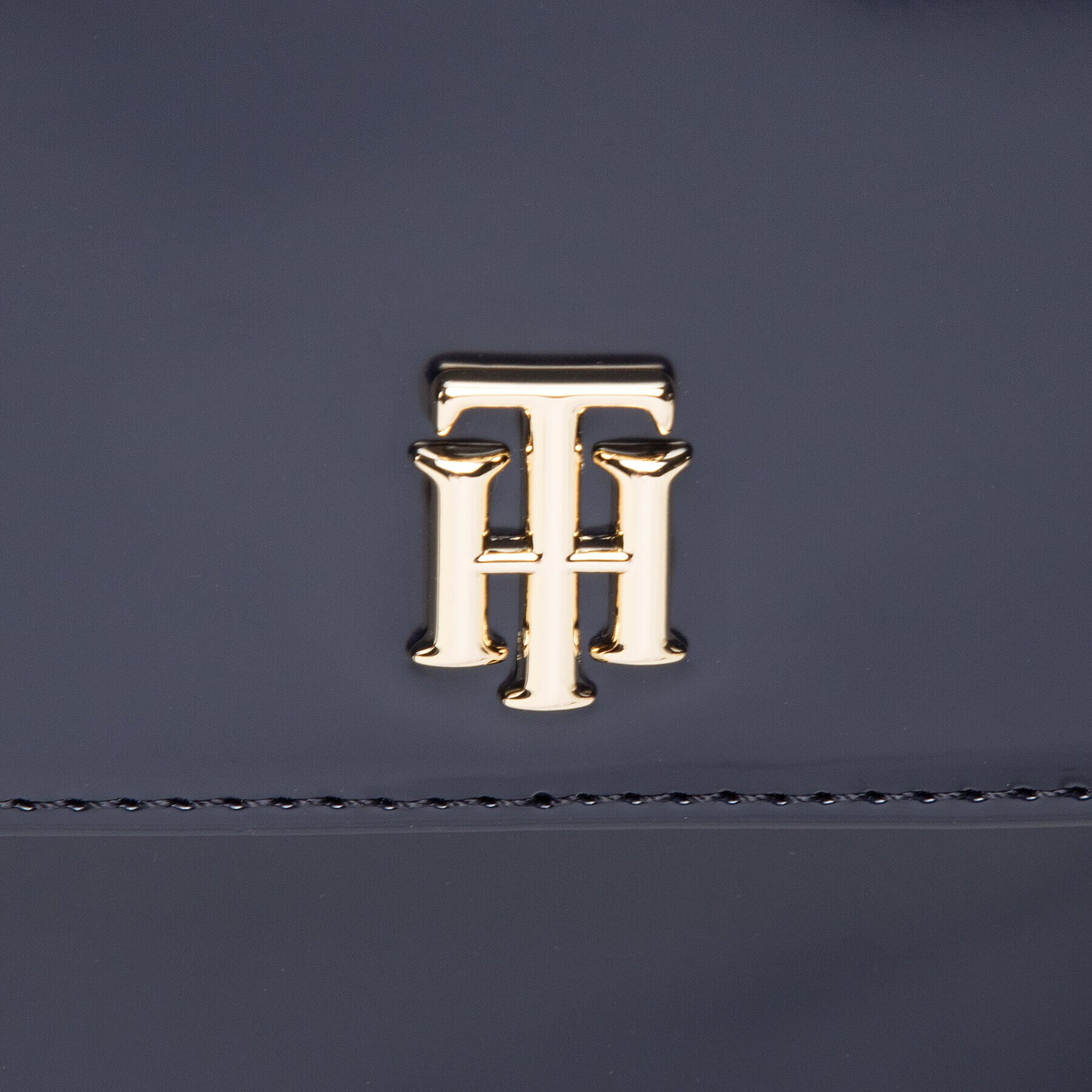 Tommy Hilfiger Ročna torba Th Staple Crossover AW0AW09695 Mornarsko modra - Pepit.si