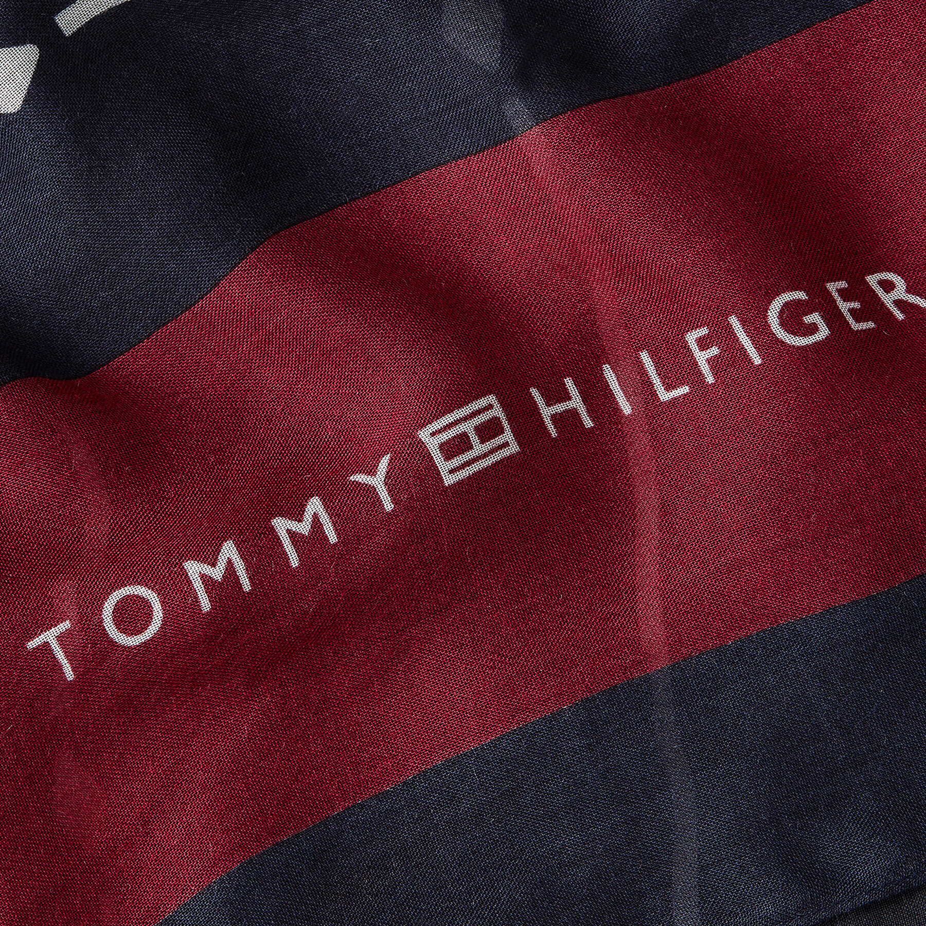 Tommy Hilfiger Ruta Essential Flag Modal Scarf AW0AW15352 Mornarsko modra - Pepit.si