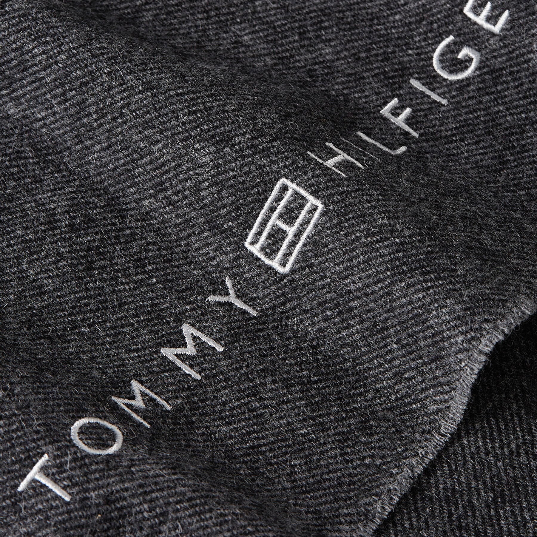 Tommy Hilfiger Šal Corporate Woven Scarf AM0AM11487 Siva - Pepit.si