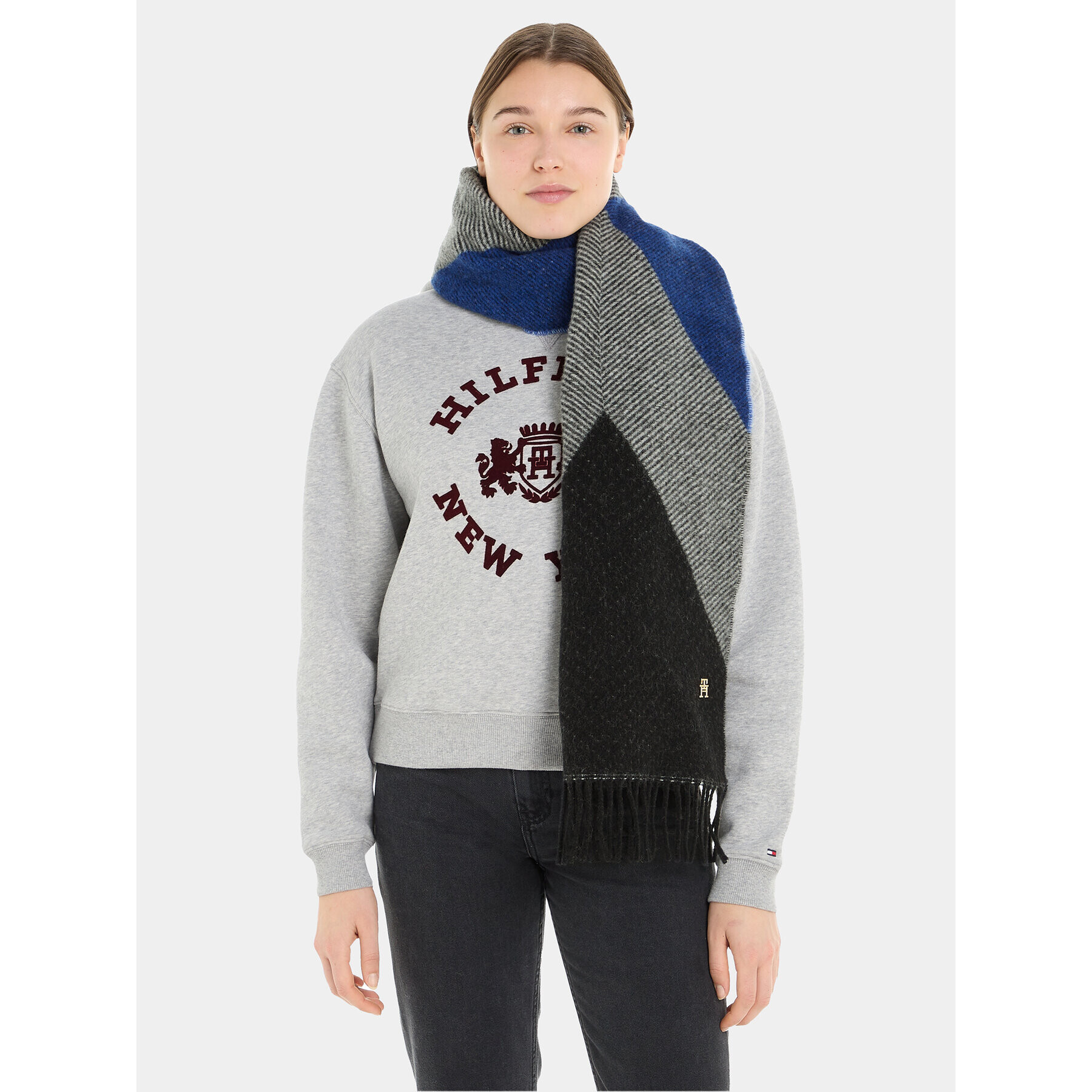 Tommy Hilfiger Šal Th Evening Fluffy Scarf AW0AW15354 Črna - Pepit.si