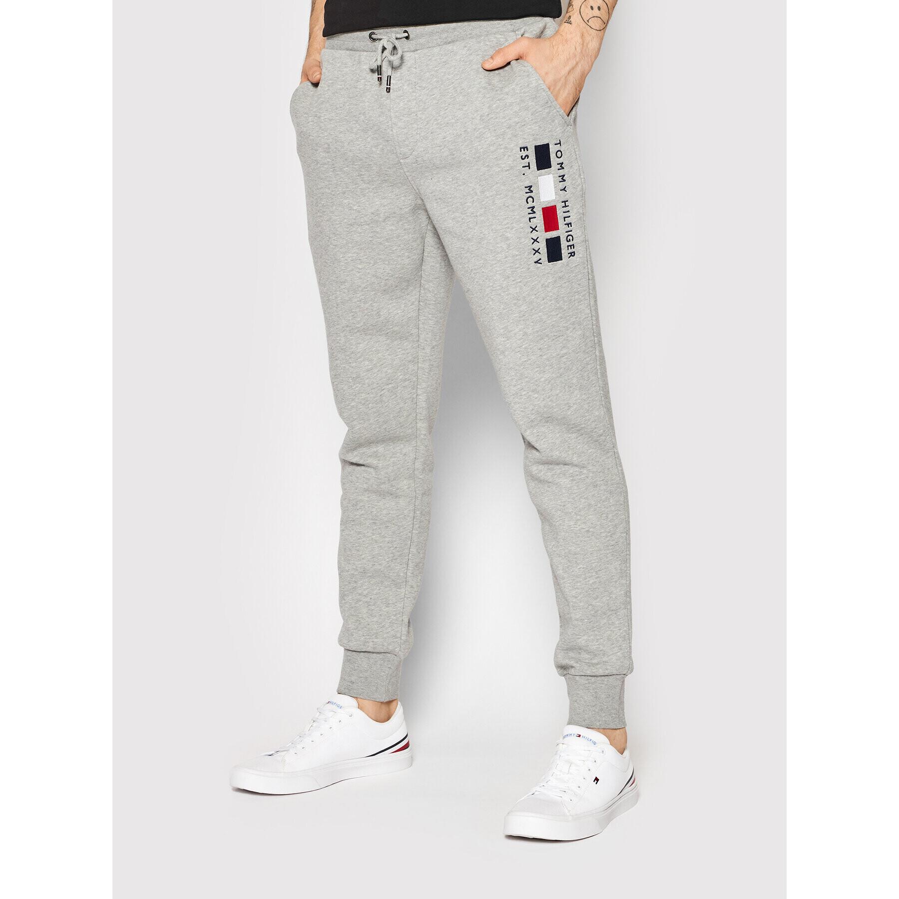 Tommy Hilfiger Spodnji del trenirke Four Flags MW0MW20134 Siva Regular Fit - Pepit.si