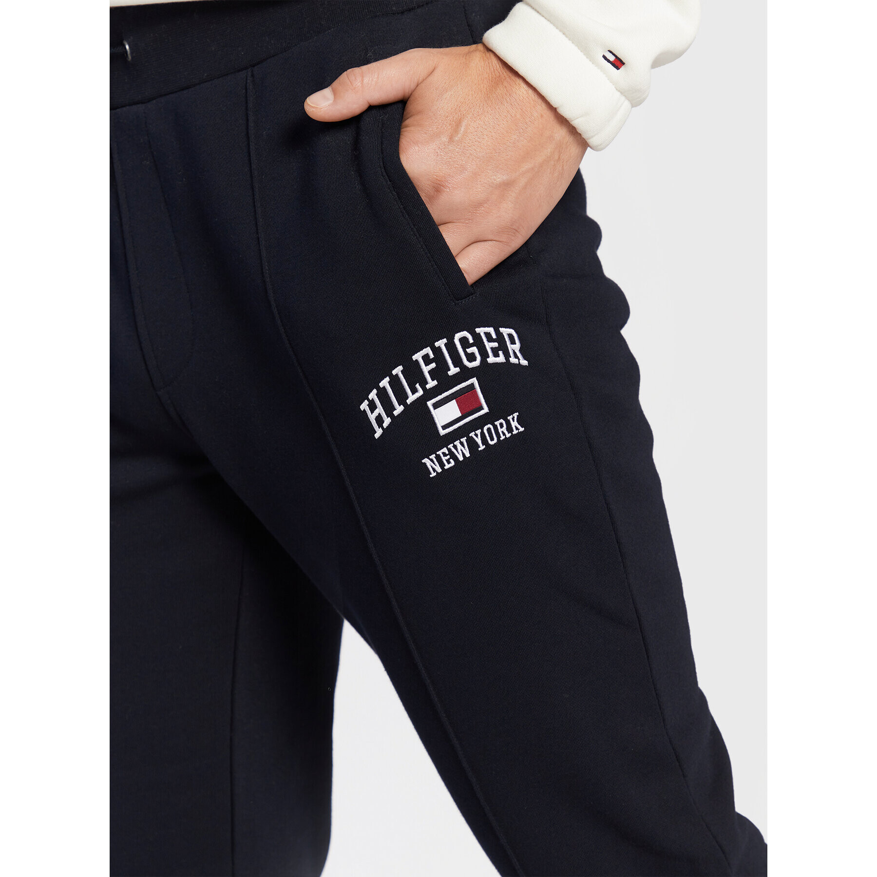 Tommy Hilfiger Spodnji del trenirke Modern Varsity MW0MW28174 Mornarsko modra Regular Fit - Pepit.si