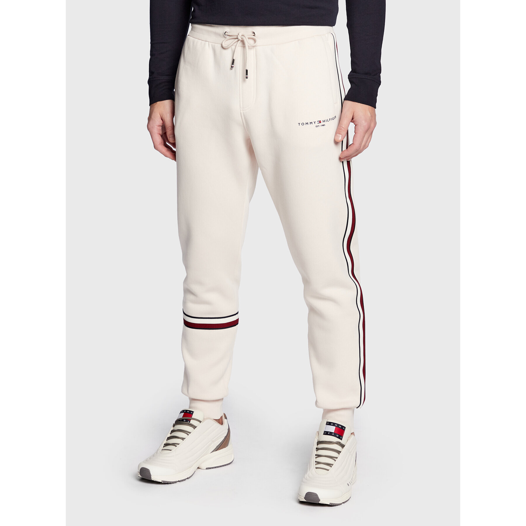 Tommy Hilfiger Spodnji del trenirke New Global Stripe MW0MW29461 Bež Regular Fit - Pepit.si