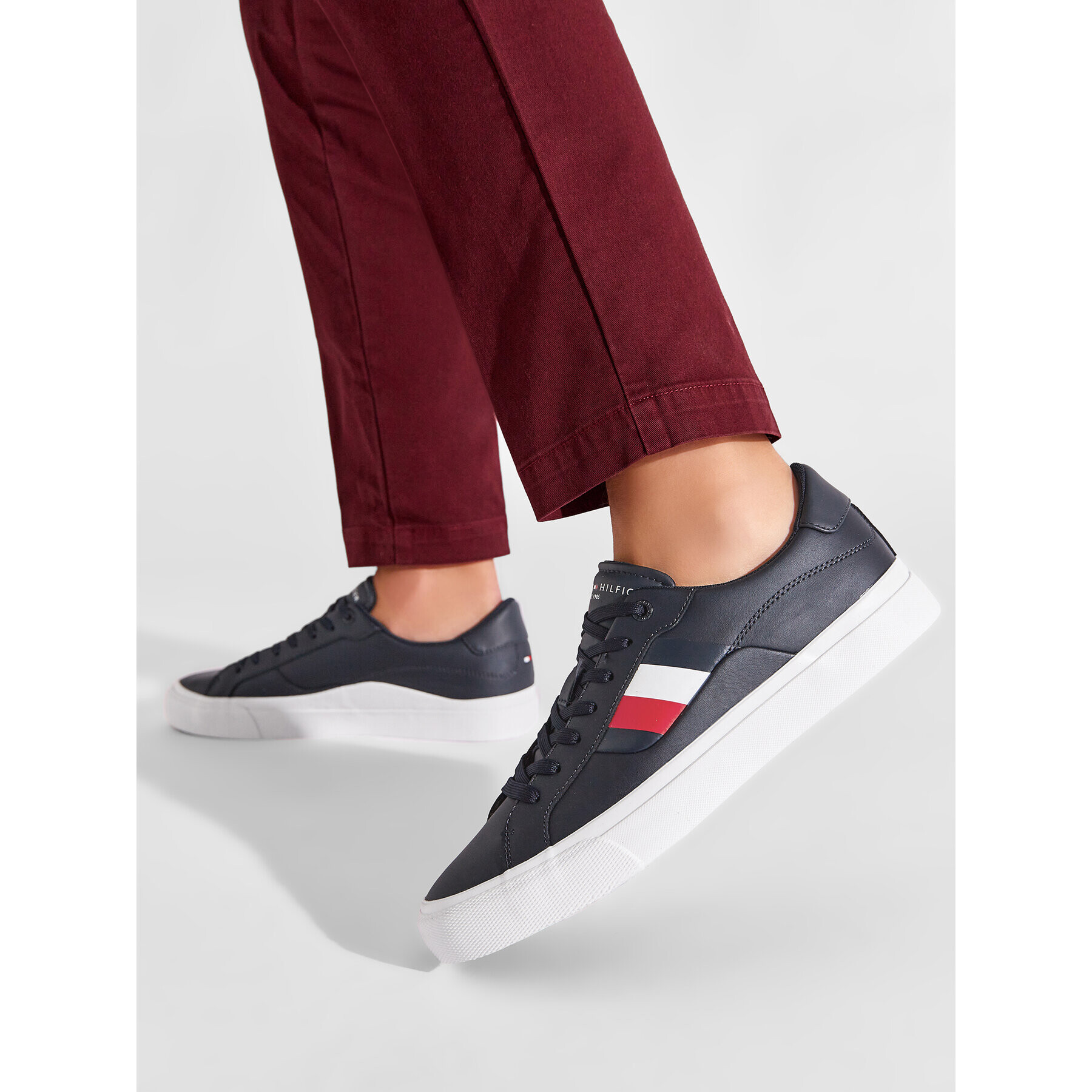 Tommy Hilfiger Tenis superge Core Stripes Vulc Leather FM0FM04140 Mornarsko modra - Pepit.si