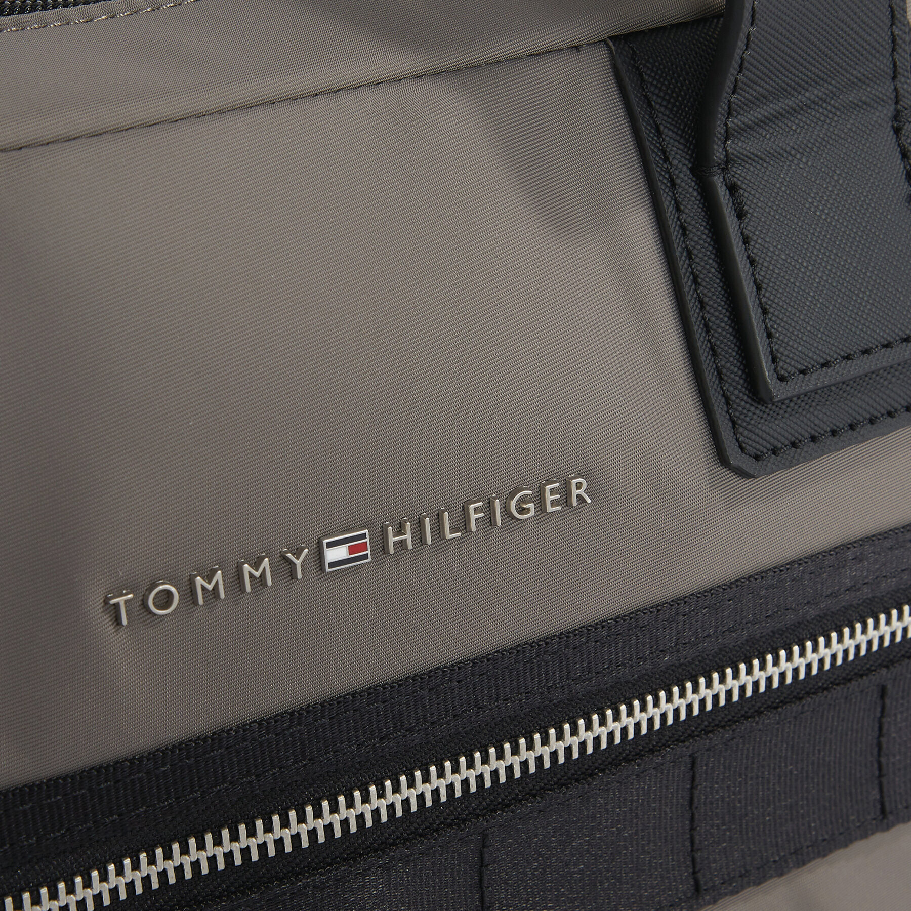 Tommy Hilfiger Torba za prenosnik Th Elevated Nylon Computer Bag AM0AM11574 Siva - Pepit.si