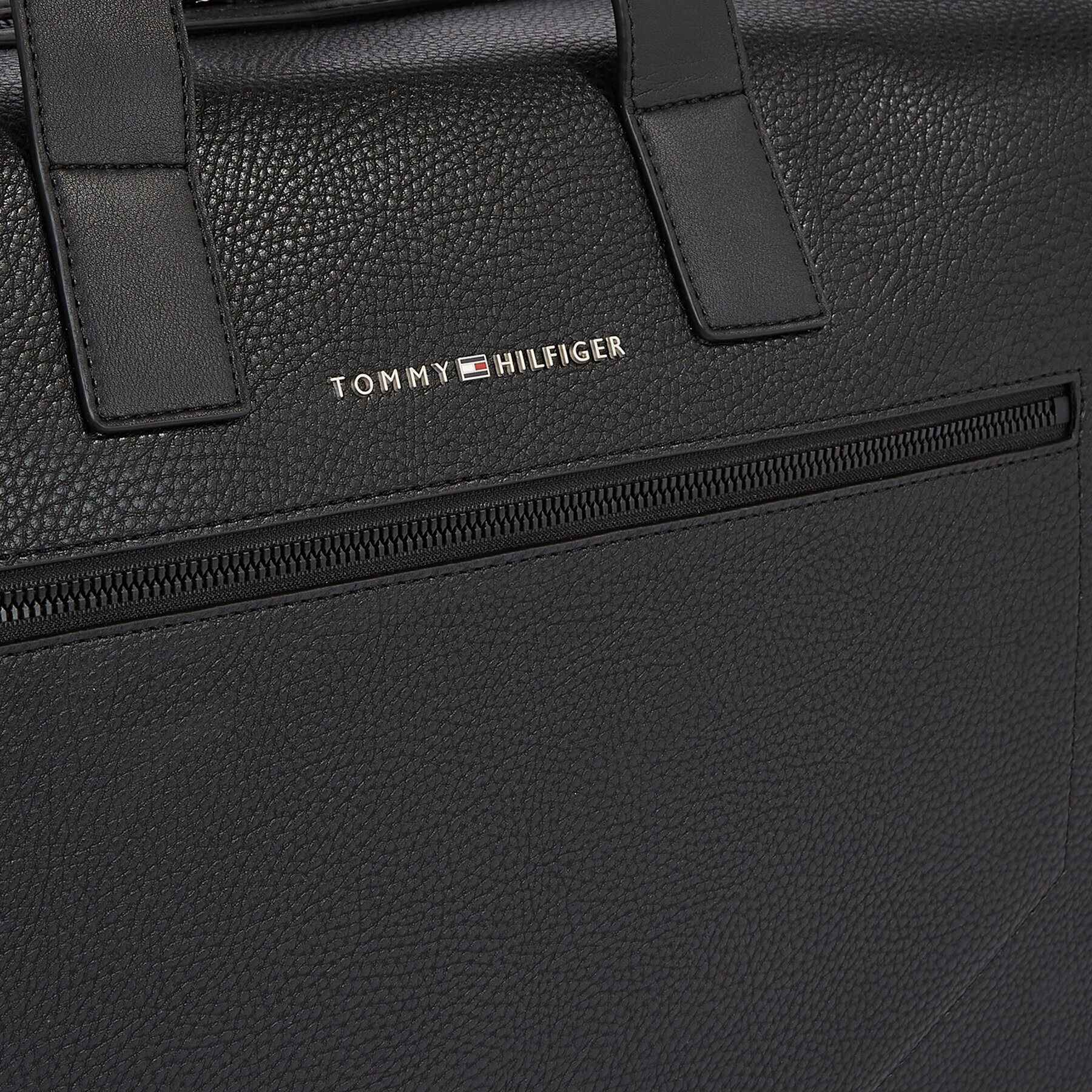 Tommy Hilfiger Torbica Th Central Duffle AM0AM11582 Črna - Pepit.si