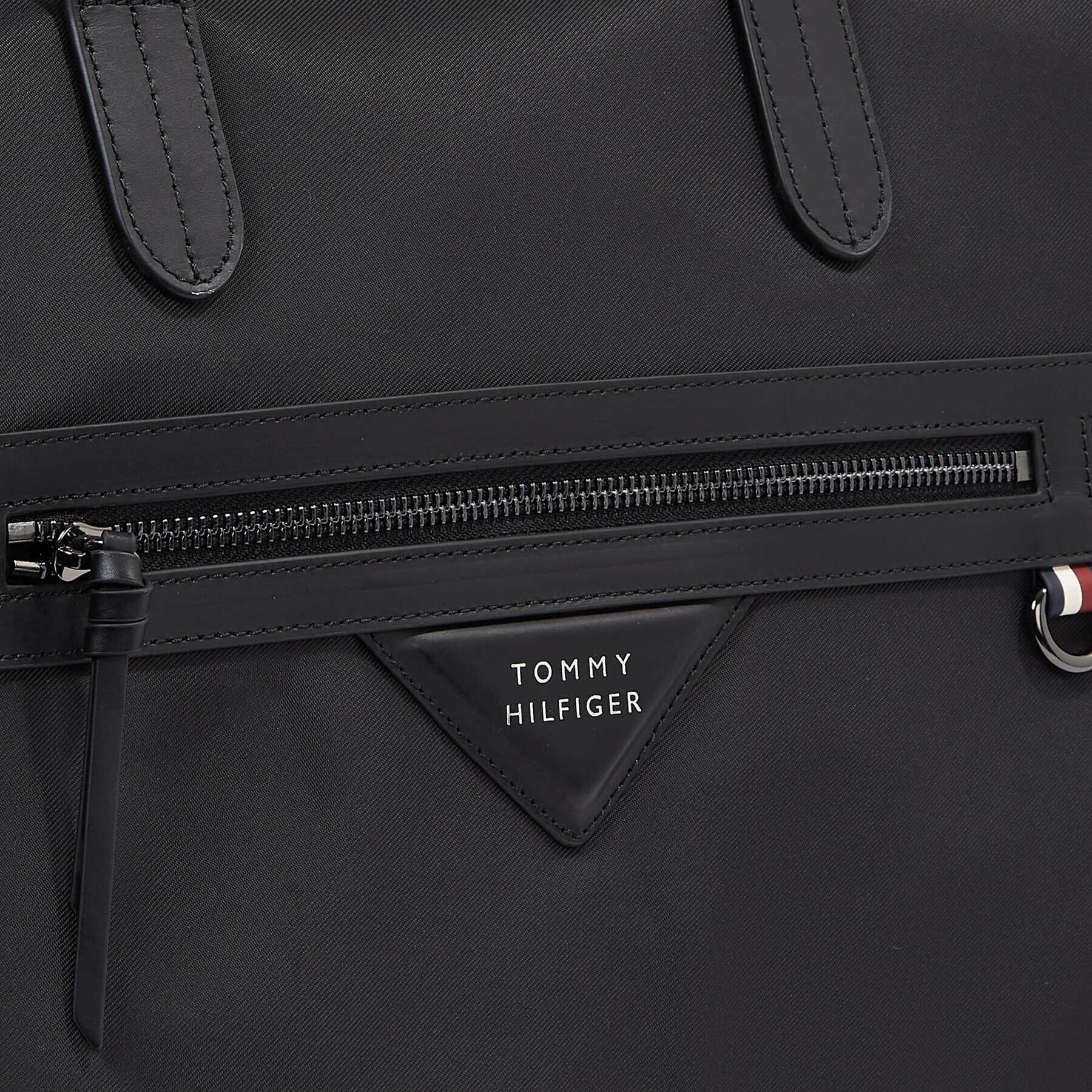 Tommy Hilfiger Torbica Th Classic Prep Duffle AM0AM11527 Črna - Pepit.si