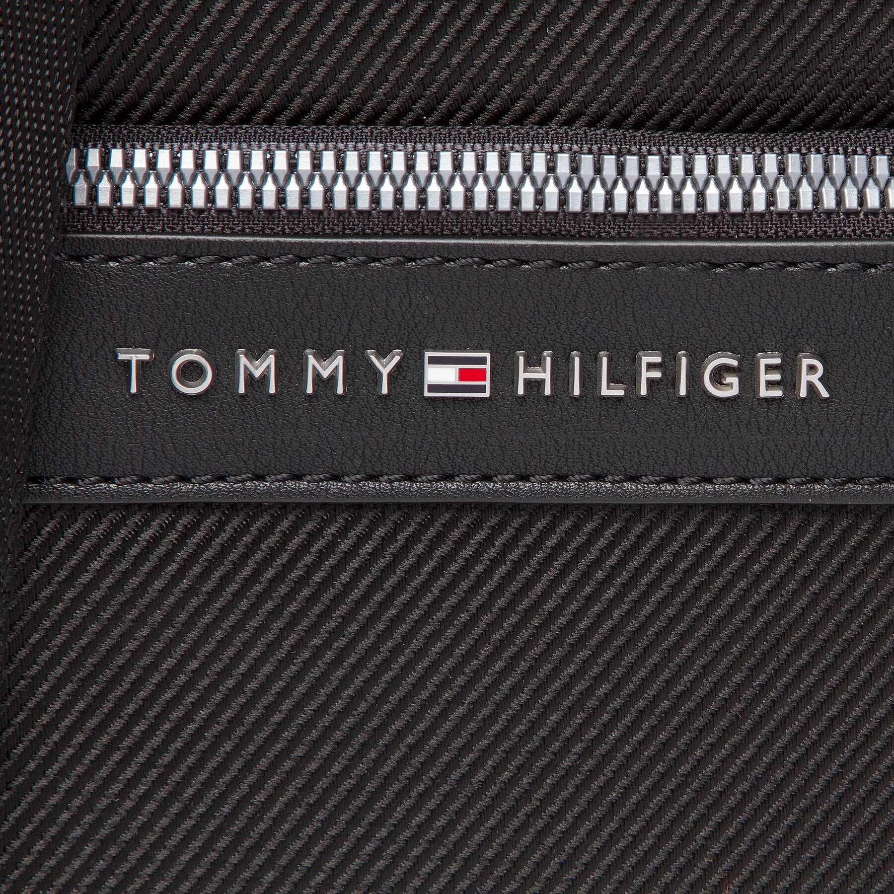 Tommy Hilfiger Torbica za okrog pasu 1985 Nylon Mini Crossover AM0AM08445 Črna - Pepit.si