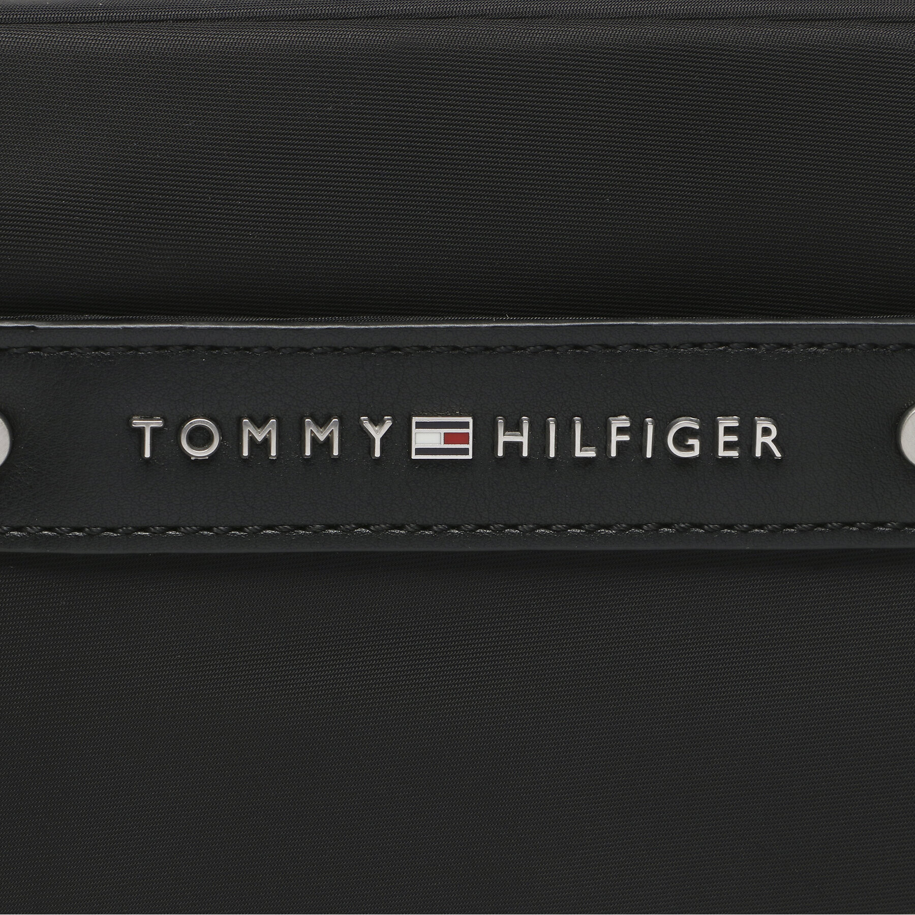 Tommy Hilfiger Torbica za okrog pasu Th Central Repreve Ew Reporter AM0AM11383 Črna - Pepit.si