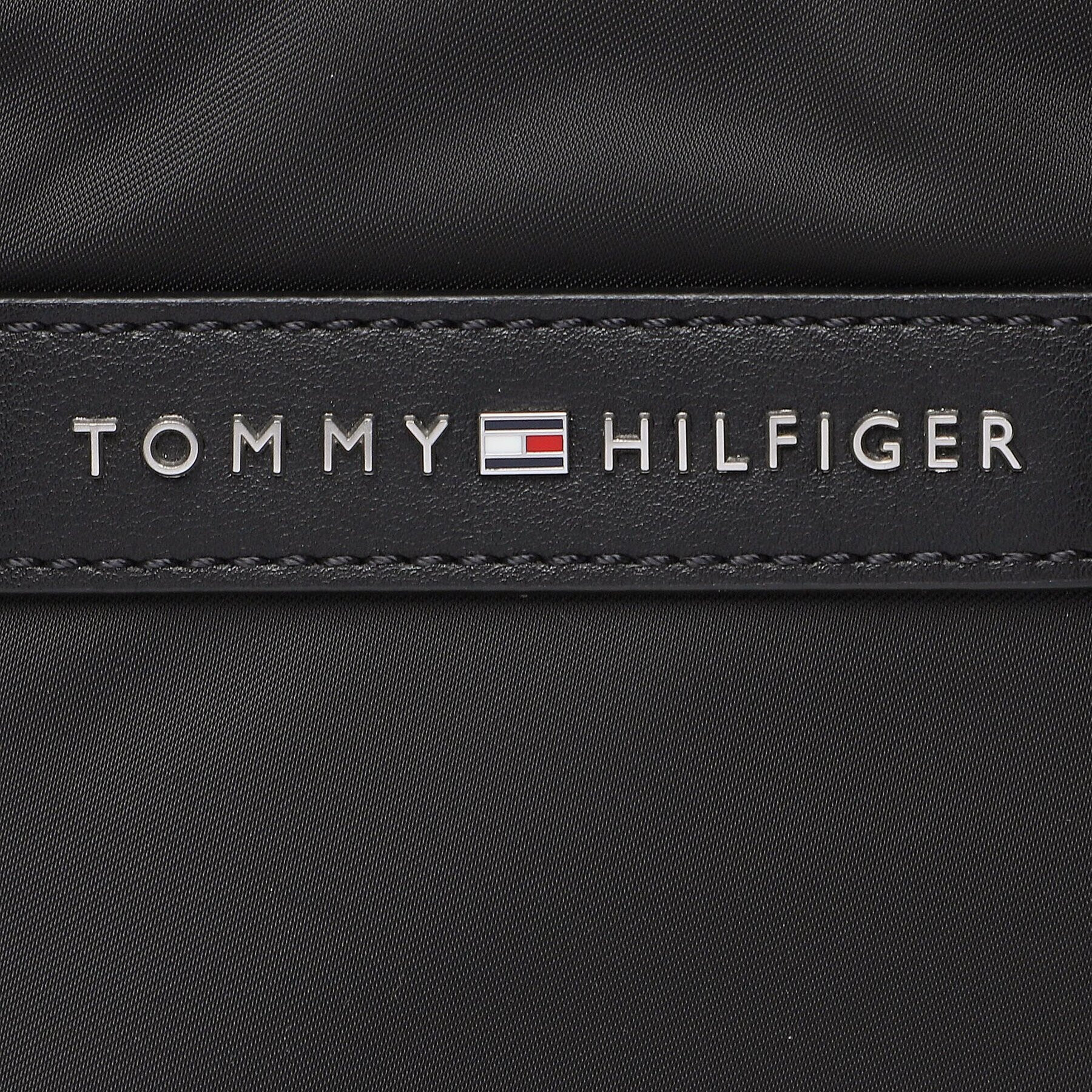 Tommy Hilfiger Torbica za okrog pasu Th Central Rpreve Mini Crossover AM0AM11298 Črna - Pepit.si