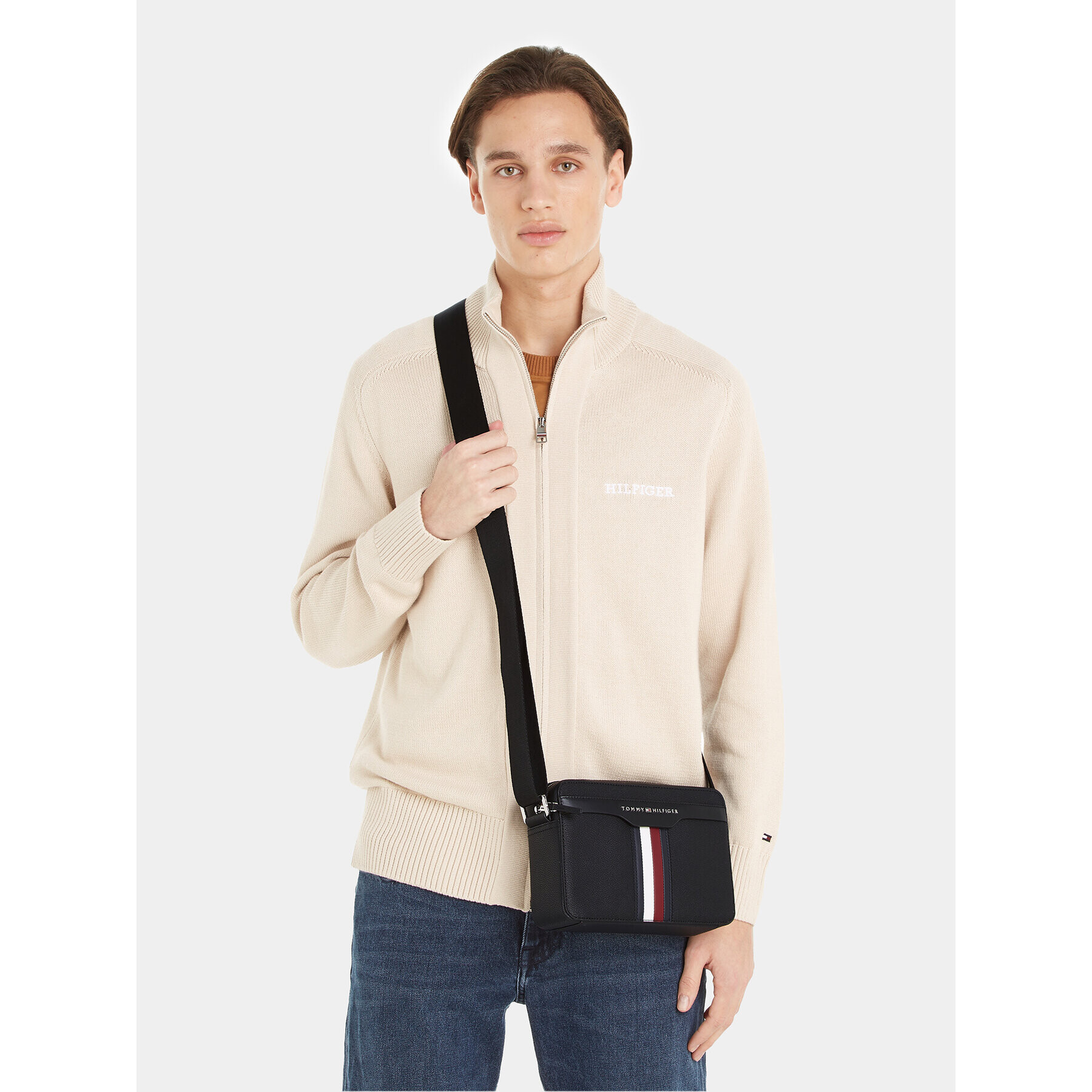 Tommy Hilfiger Torbica za okrog pasu Th Coated Canvas Camera Bag AM0AM11535 Črna - Pepit.si