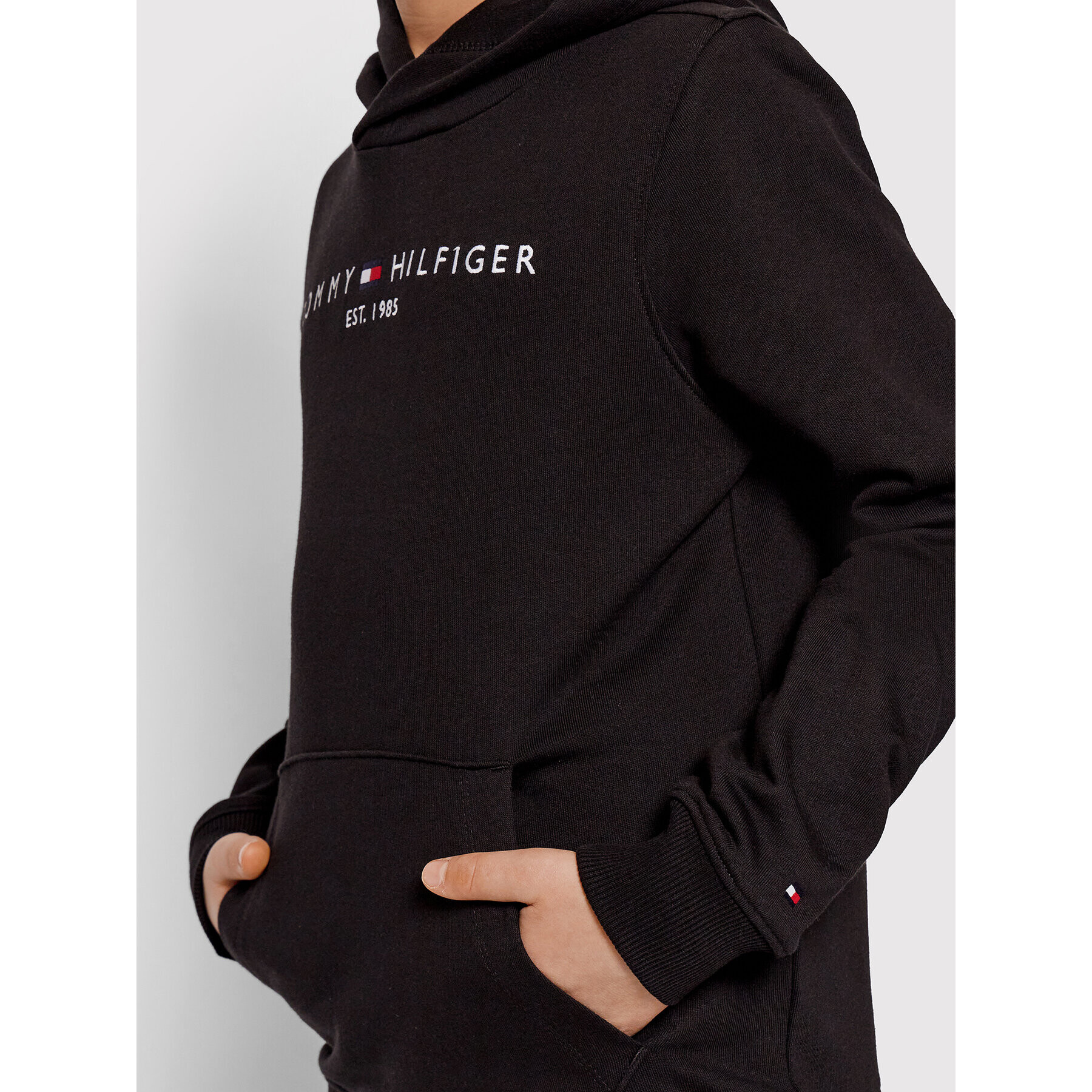 Tommy Hilfiger Trenirka Essential KB0KB06707 D Črna Regular Fit - Pepit.si