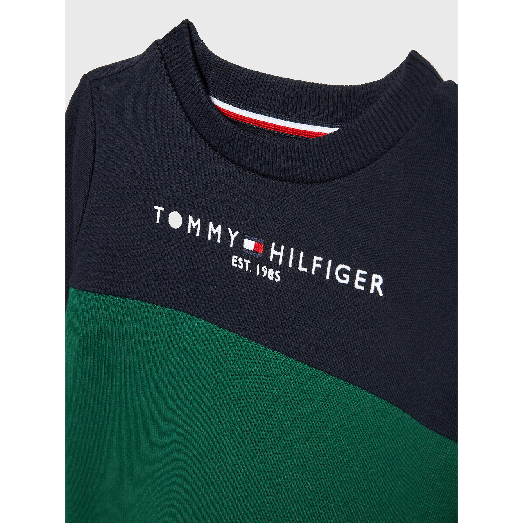 Tommy Hilfiger Trenirka Essential KB0KB07966 D Zelena Regular Fit - Pepit.si