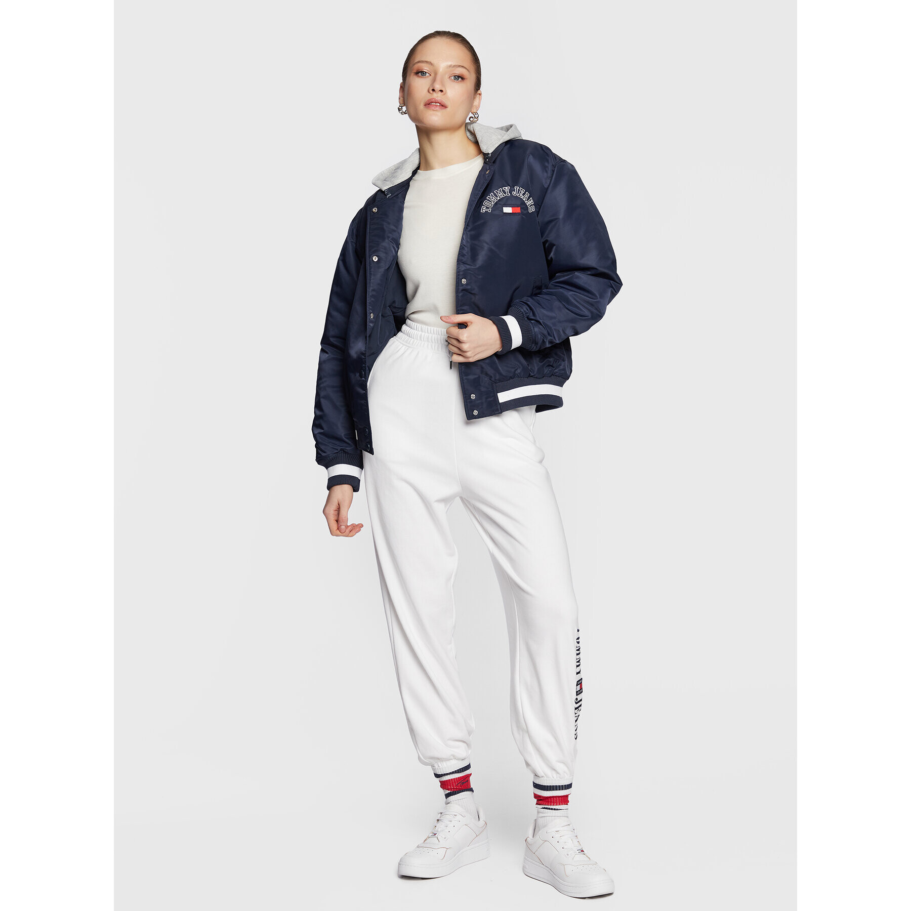 Tommy Jeans Bomber jakna Graphic DW0DW14936 Mornarsko modra Regular Fit - Pepit.si