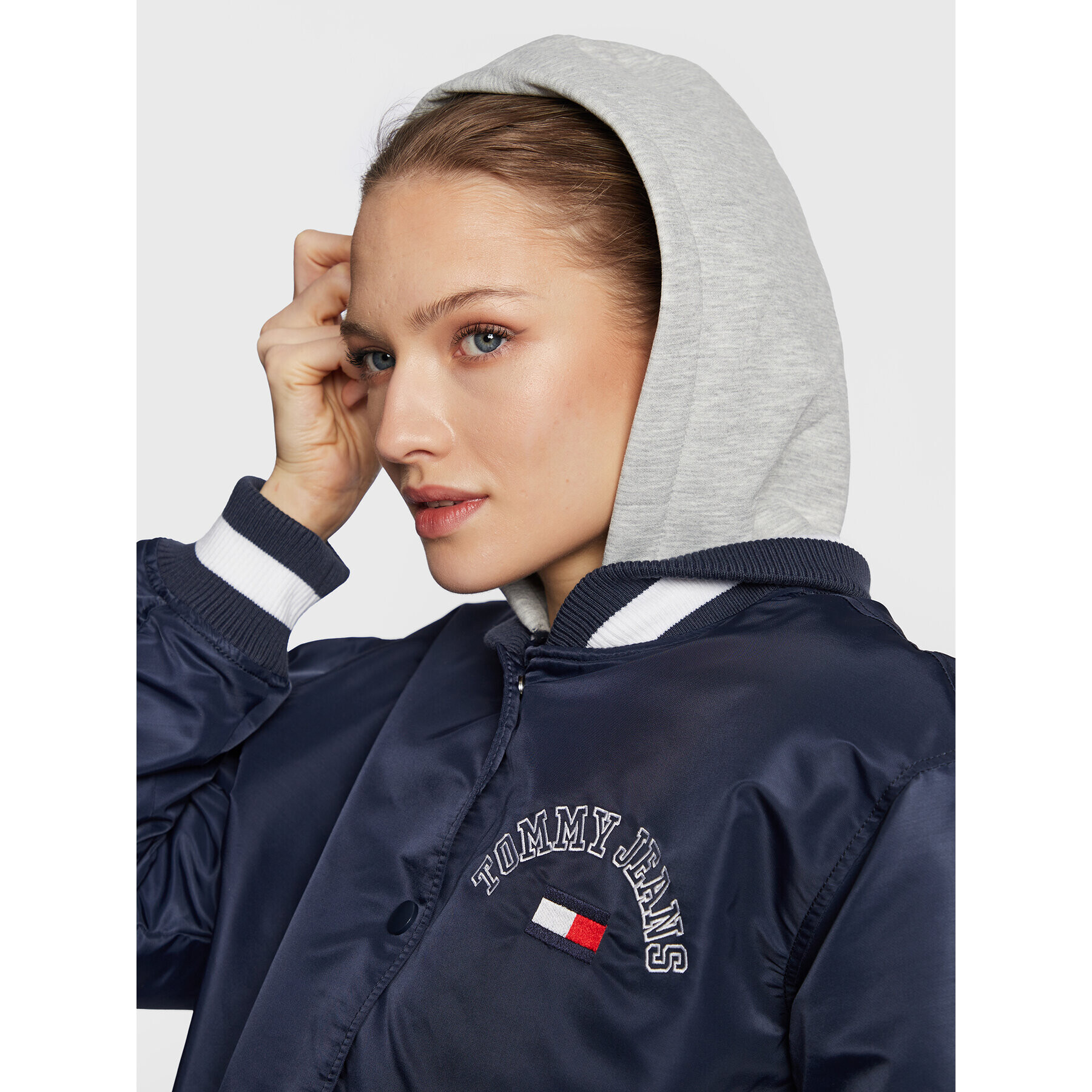 Tommy Jeans Bomber jakna Graphic DW0DW14936 Mornarsko modra Regular Fit - Pepit.si