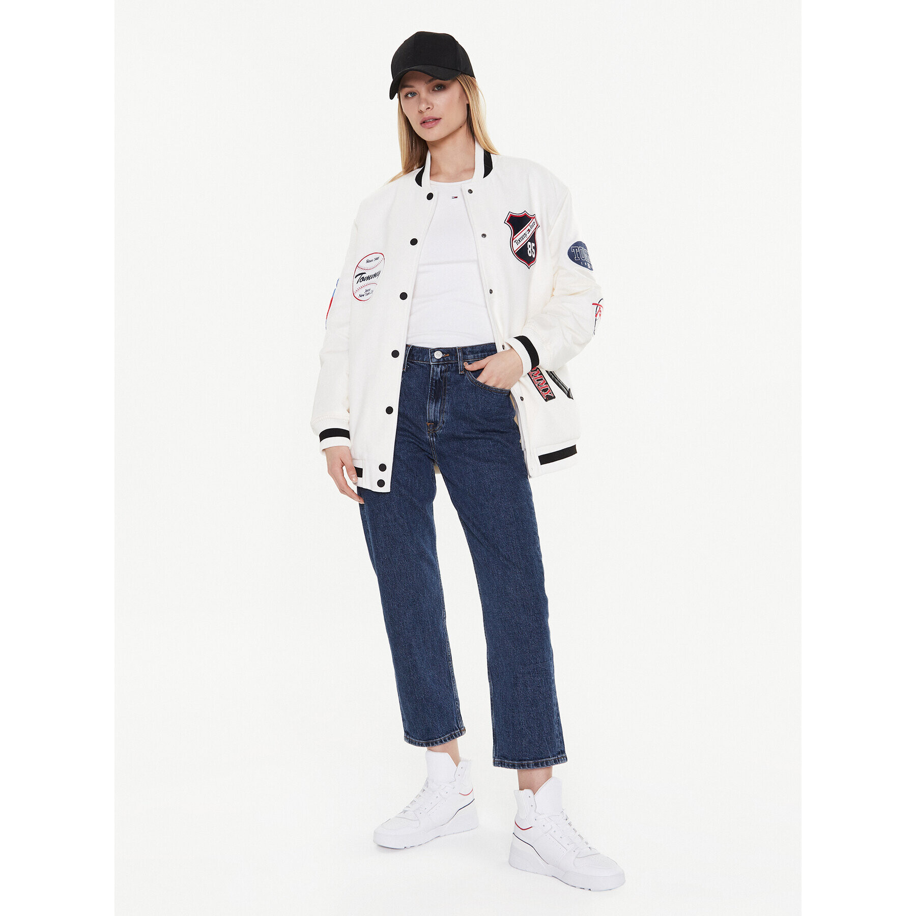 Tommy Jeans Bomber jakna Letterman DW0DW14940 Bela Oversize - Pepit.si