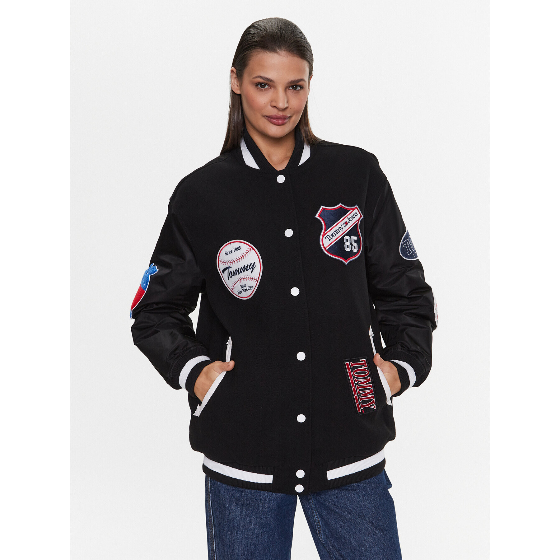 Tommy Jeans Bomber jakna Letterman DW0DW14940 Črna Oversize - Pepit.si