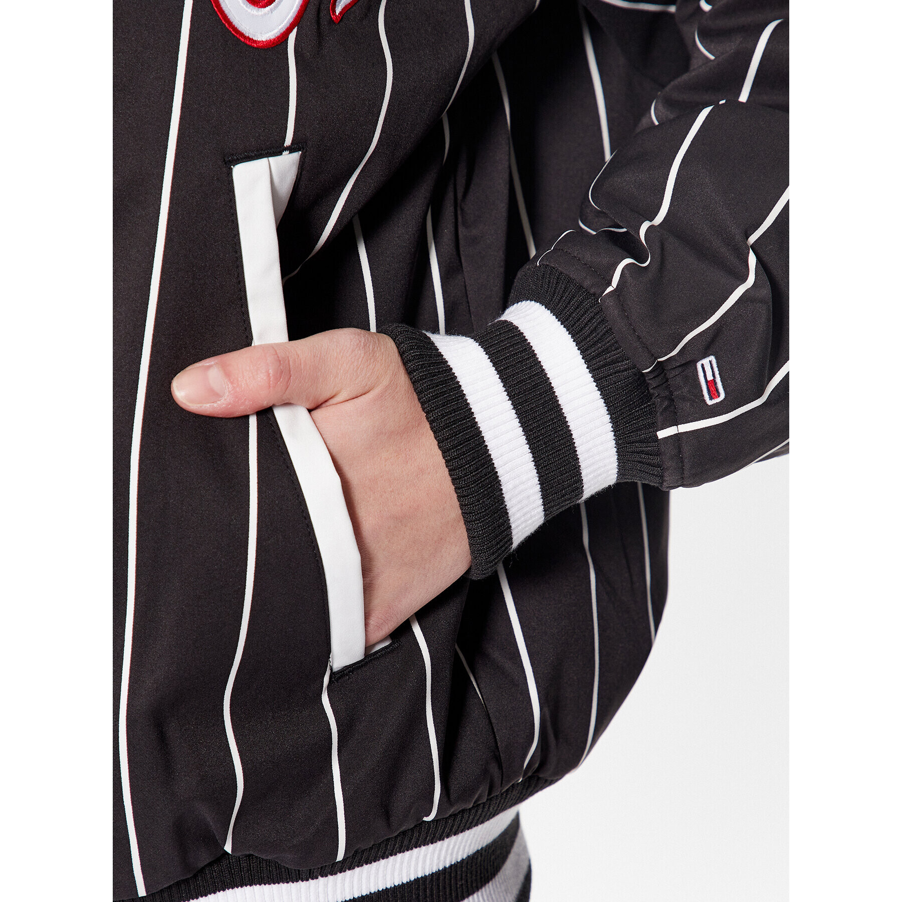 Tommy Jeans Bomber jakna Pinstripe Letterman DW0DW15336 Črna Relaxed Fit - Pepit.si