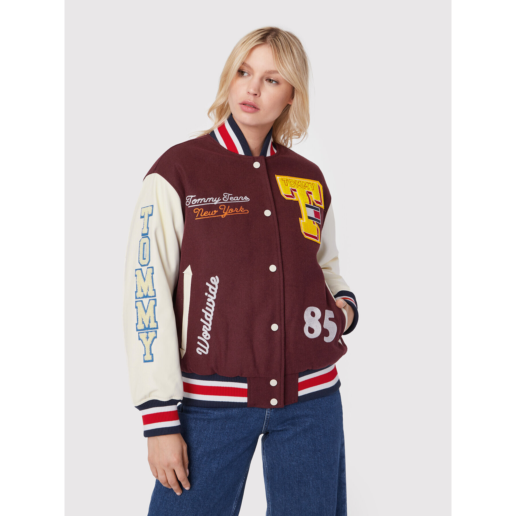 Tommy Jeans Bomber jakna Tjw Letterman DW0DW14293 Bordo rdeča Relaxed Fit - Pepit.si