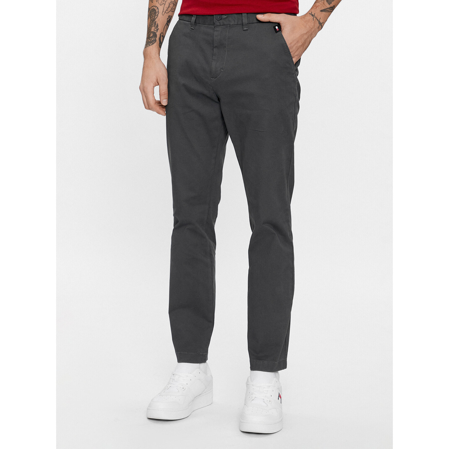 Tommy Jeans Chino hlače Austin DM0DM18339 Siva Slim Fit - Pepit.si