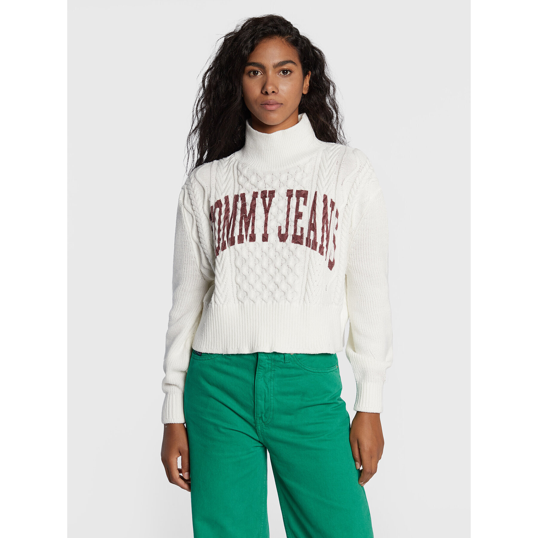 Tommy Jeans Golf Crop College Cable DW0DW14273 Bela Cropped Fit - Pepit.si