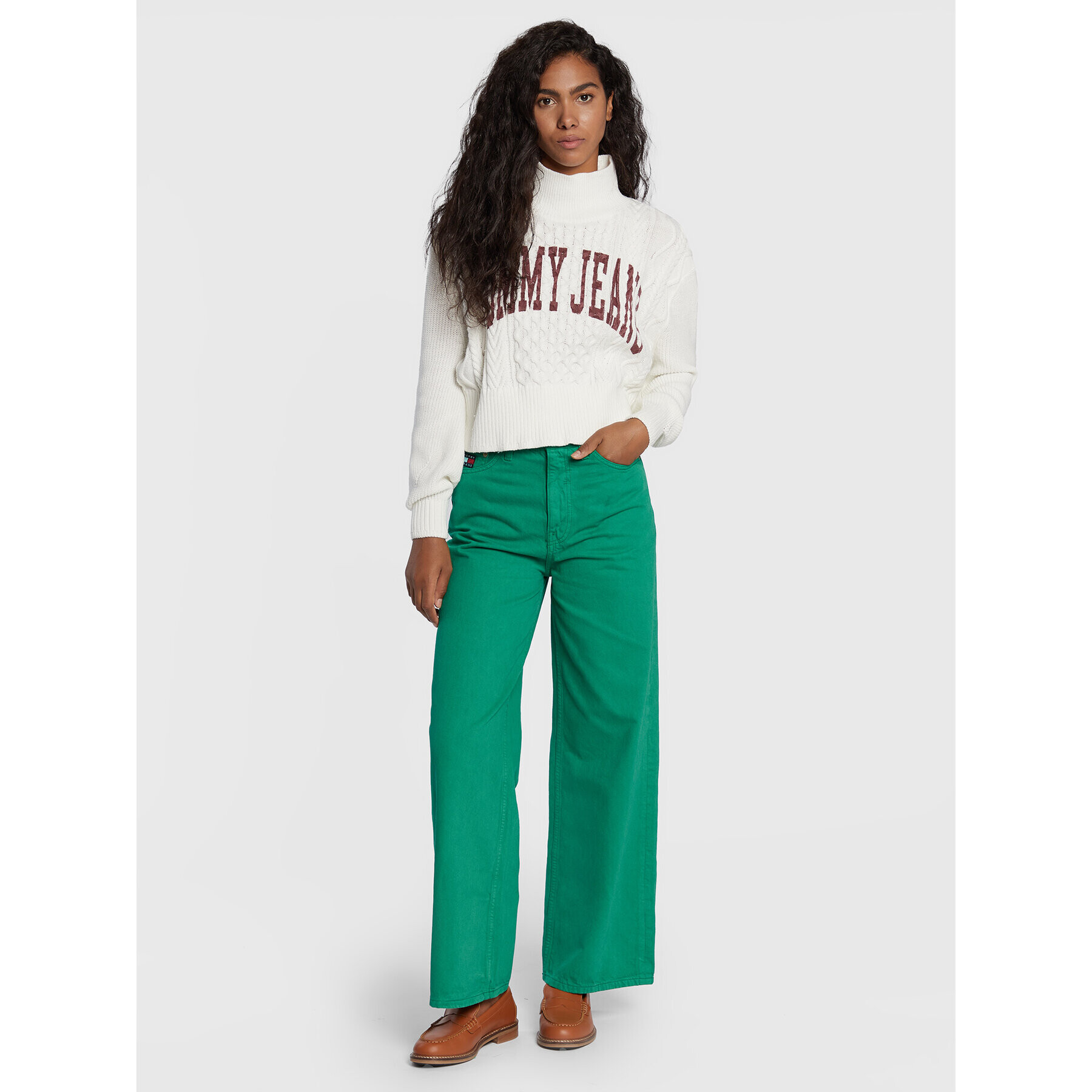 Tommy Jeans Golf Crop College Cable DW0DW14273 Bela Cropped Fit - Pepit.si