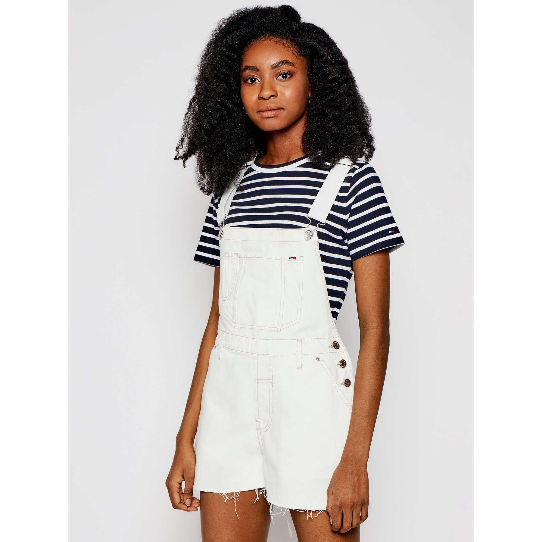 Tommy Jeans Jeans hlače z naramnicami Dungaree DW0DW10109 Bela Oversize - Pepit.si