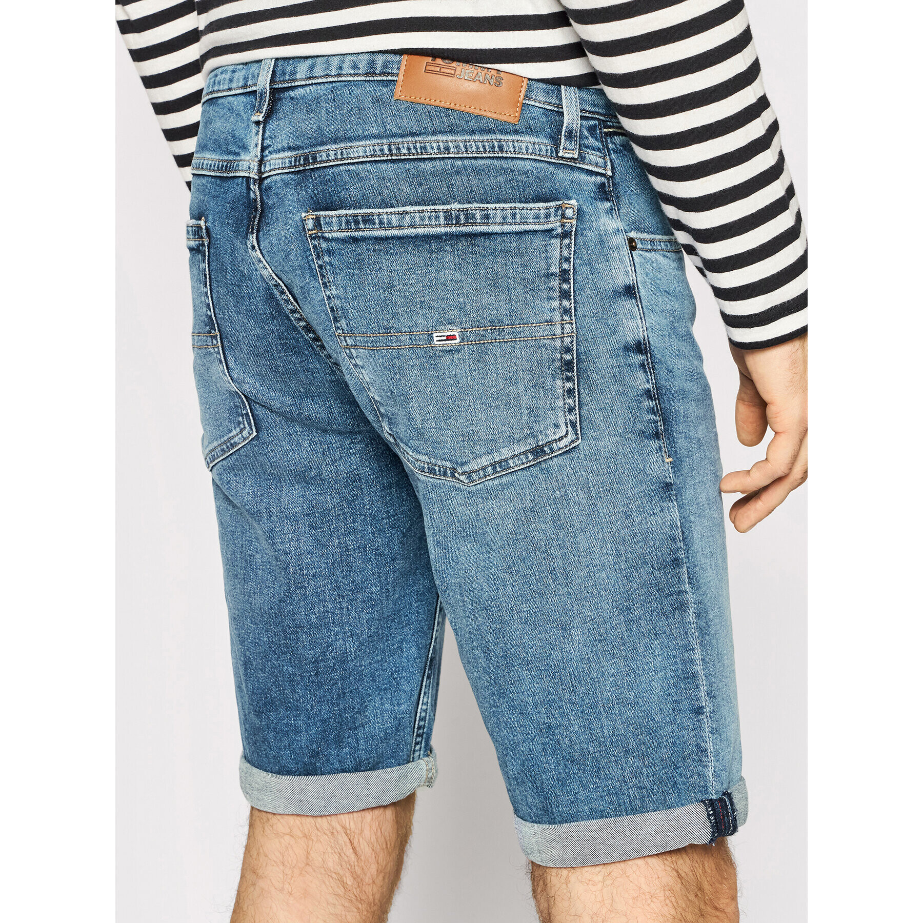 Tommy Jeans Jeans kratke hlače Ronnie DM0DM12741 Mornarsko modra Relaxed Fit - Pepit.si