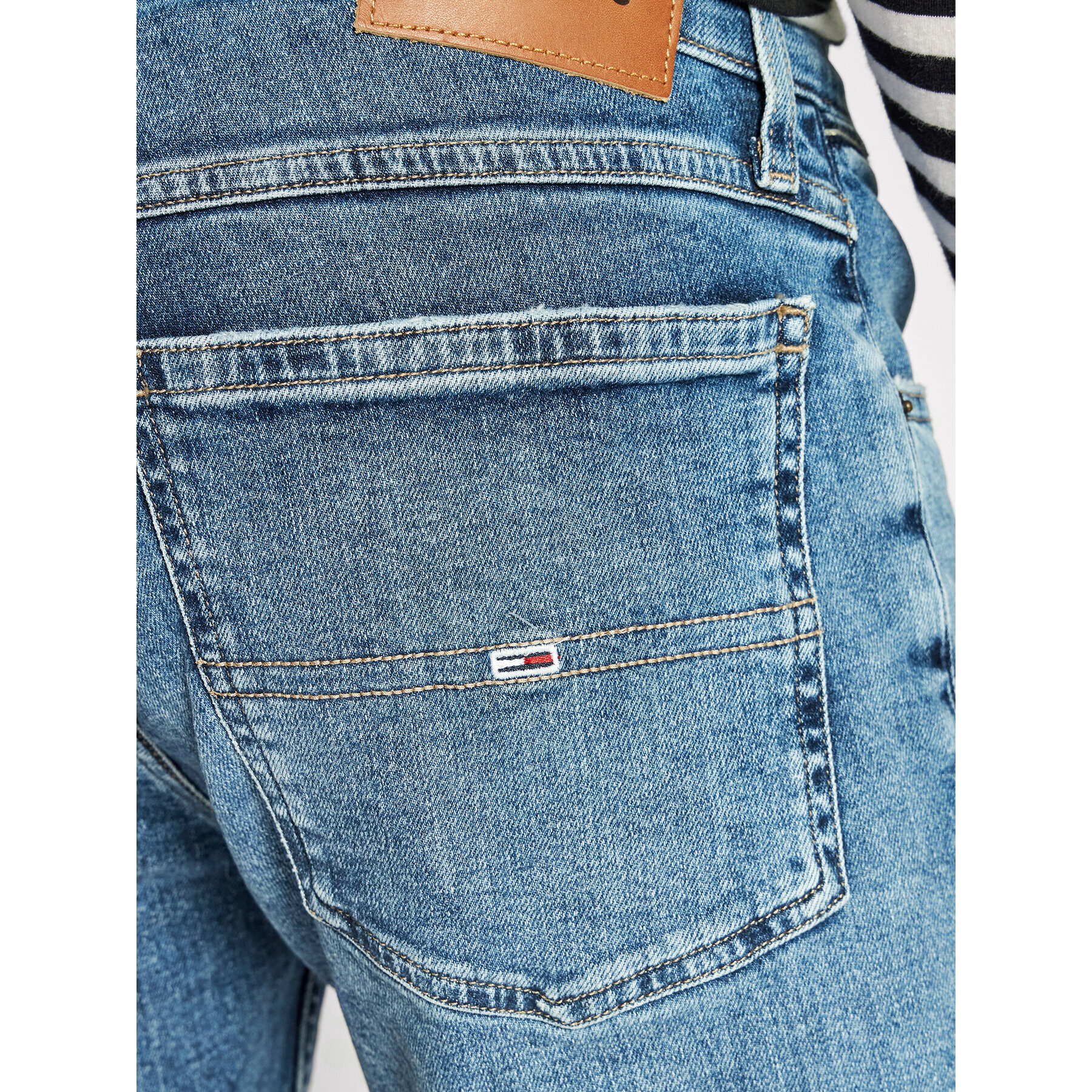 Tommy Jeans Jeans kratke hlače Ronnie DM0DM12741 Mornarsko modra Relaxed Fit - Pepit.si