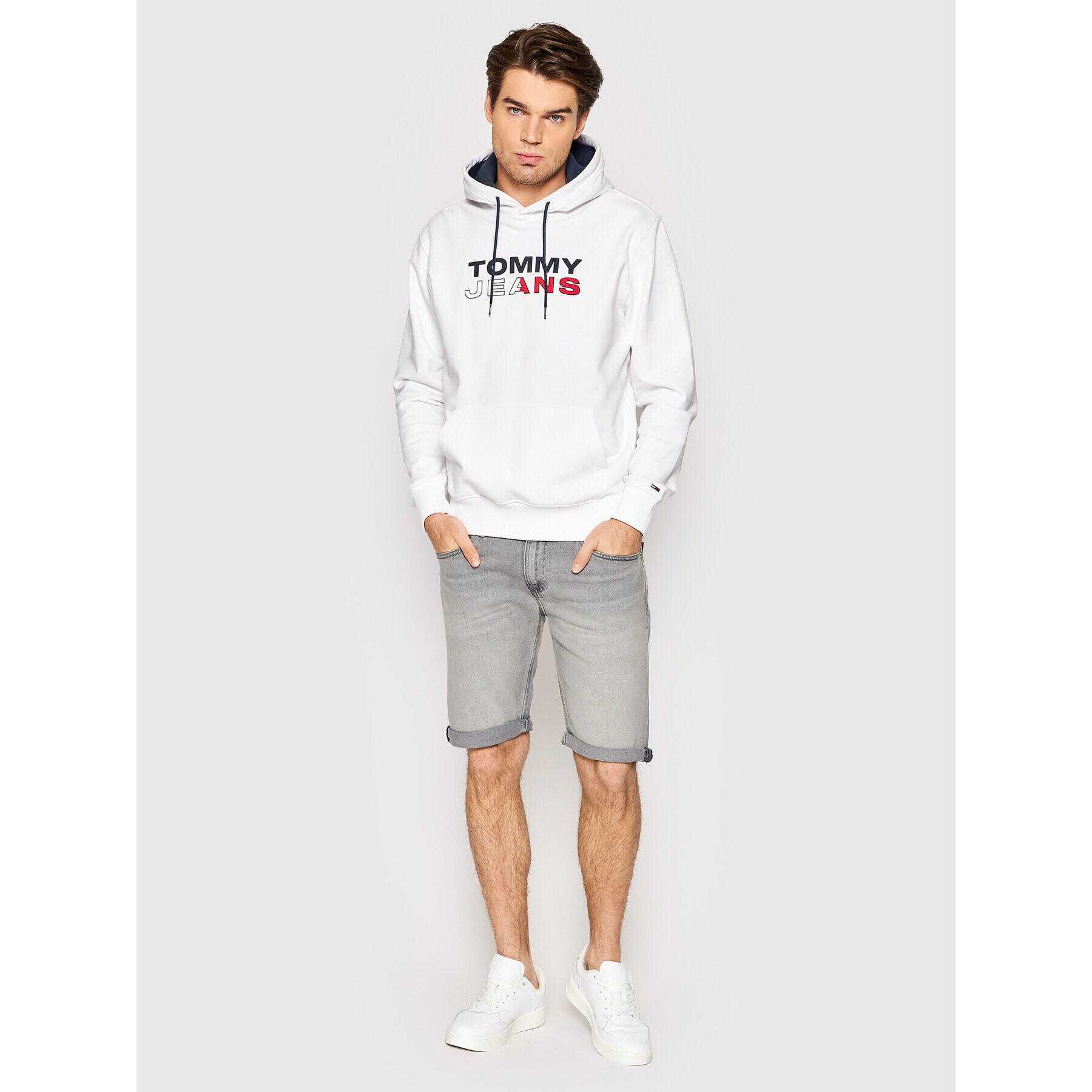 Tommy Jeans Jeans kratke hlače Ronnie DM0DM12744 Siva Relaxed Fit - Pepit.si