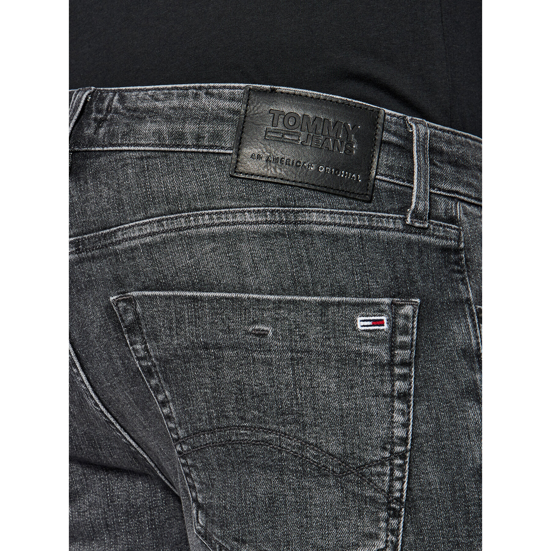 Tommy Jeans Jeans kratke hlače Scanton DM0DM07982 Siva Slim Fit - Pepit.si