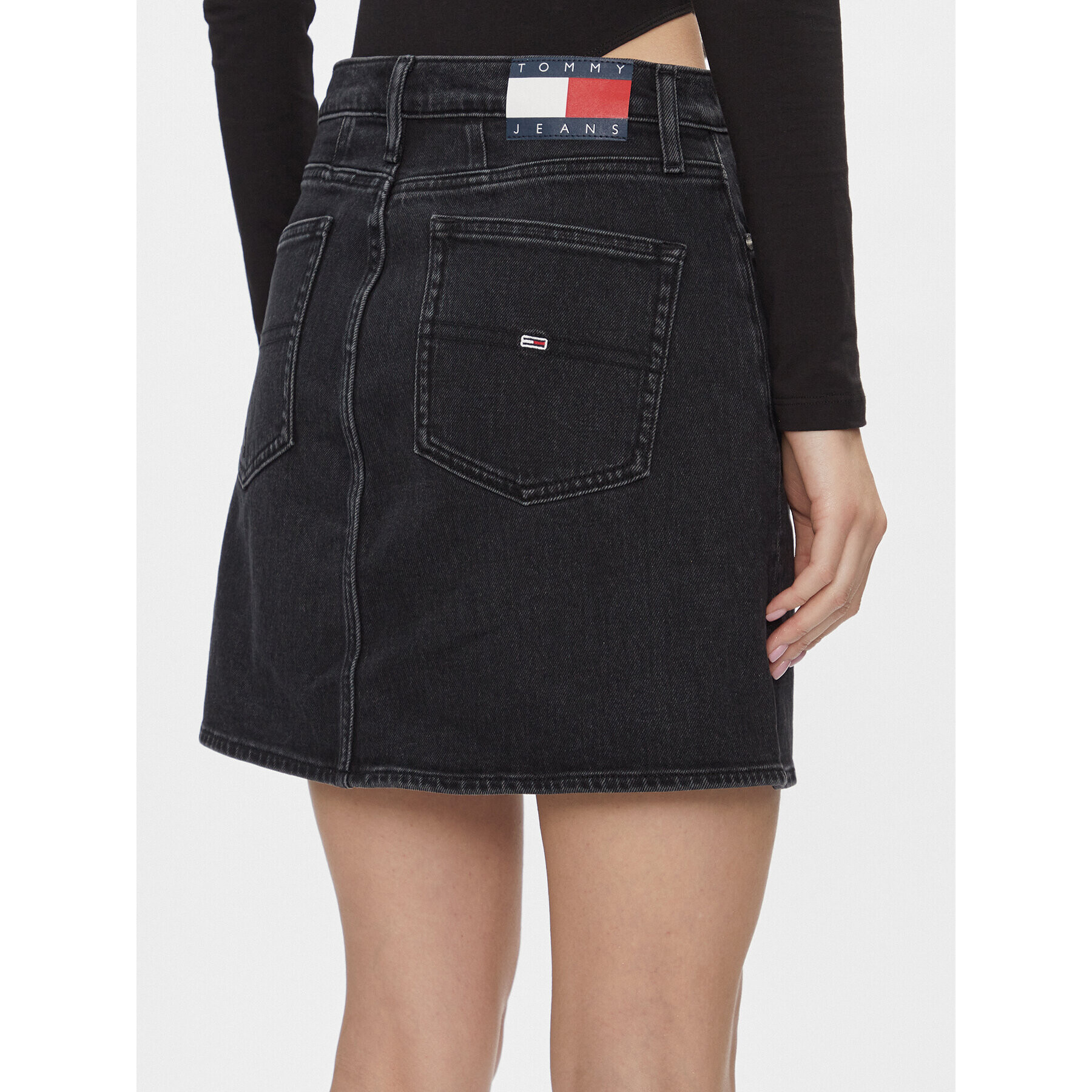 Tommy Jeans Jeans krilo Mom Uh Skirt Cg4181 DW0DW17286 Črna Slim Fit - Pepit.si