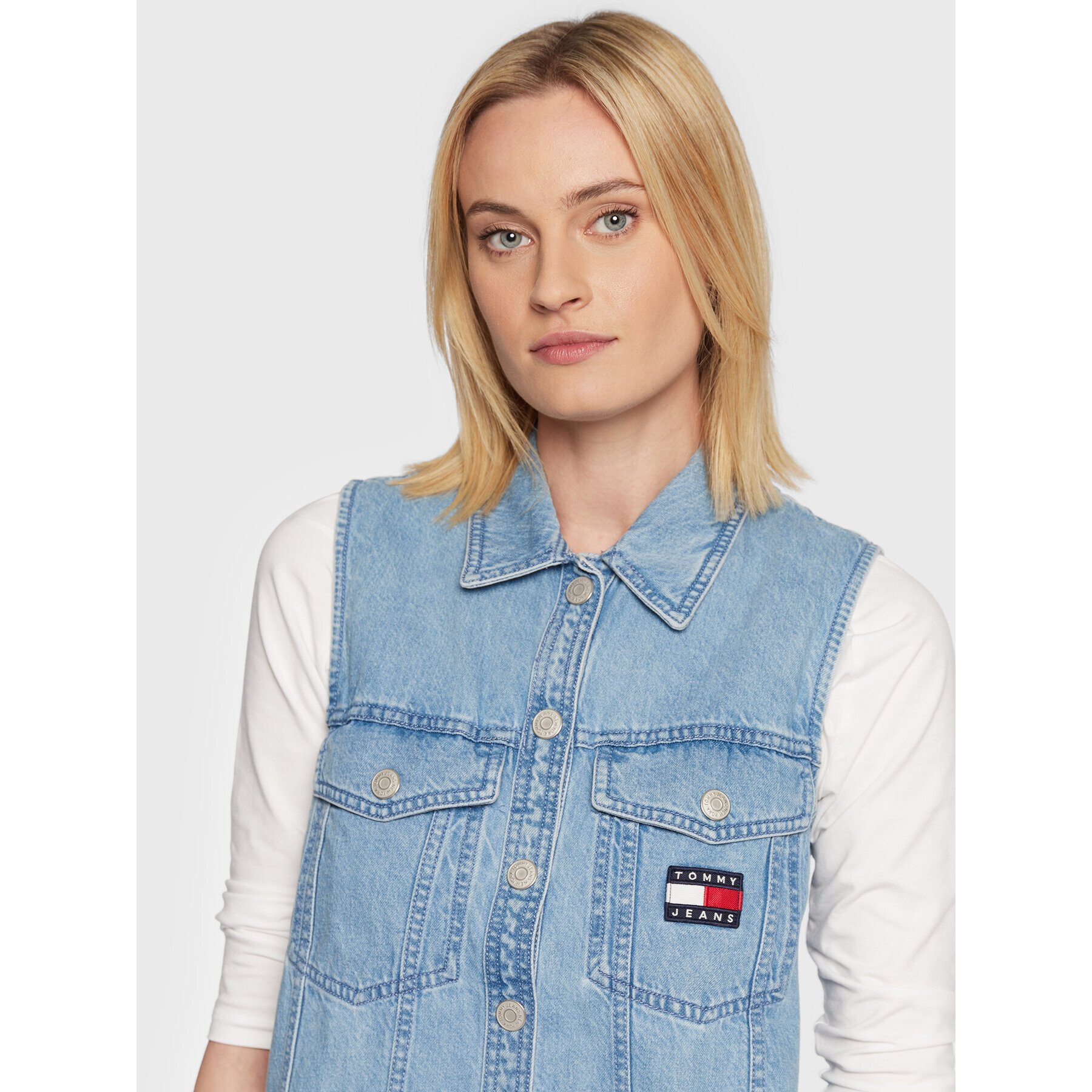 Tommy Jeans Jeans obleka Badge DW0DW13600 Modra Regular Fit - Pepit.si