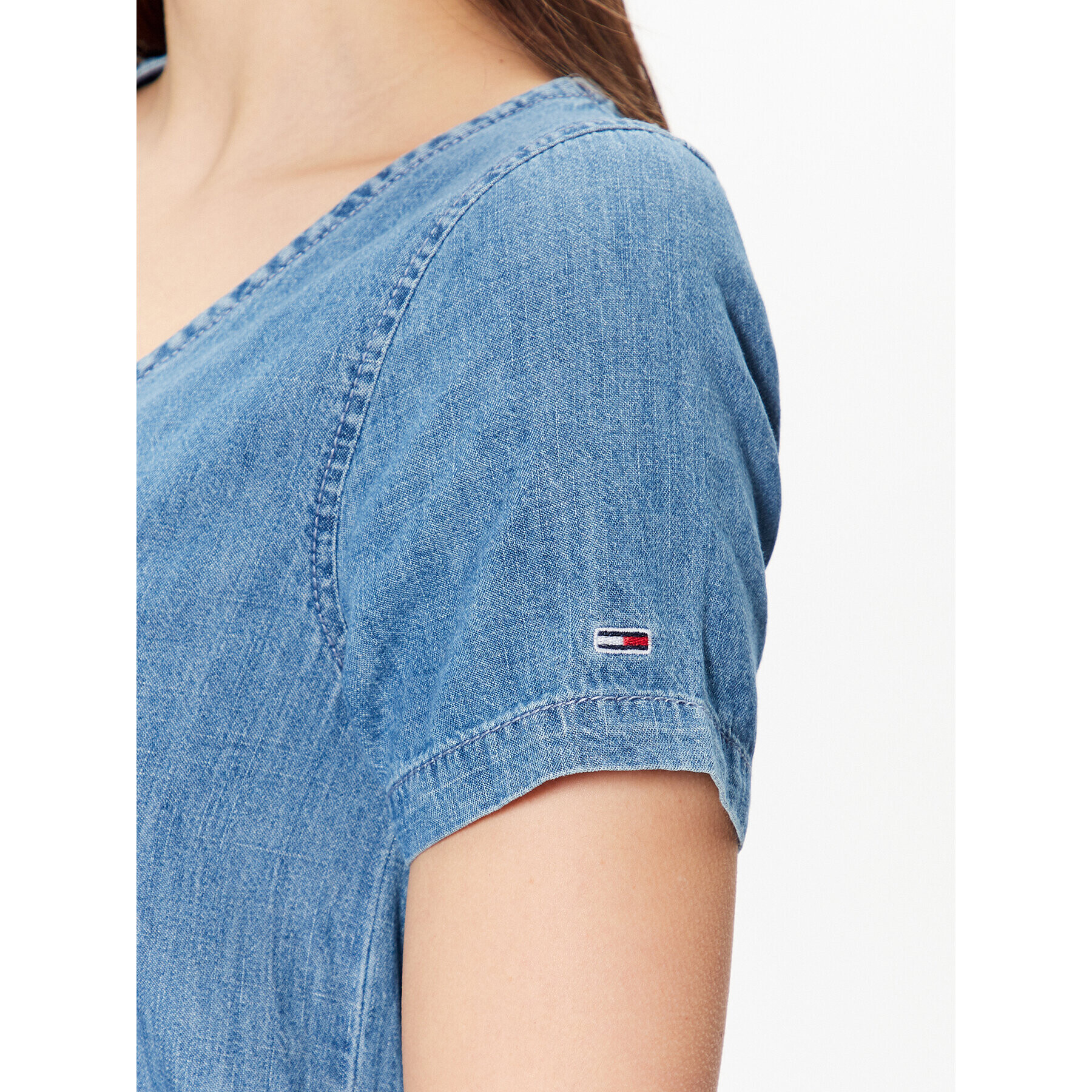 Tommy Jeans Jeans obleka Chambray DW0DW15674 Modra Relaxed Fit - Pepit.si