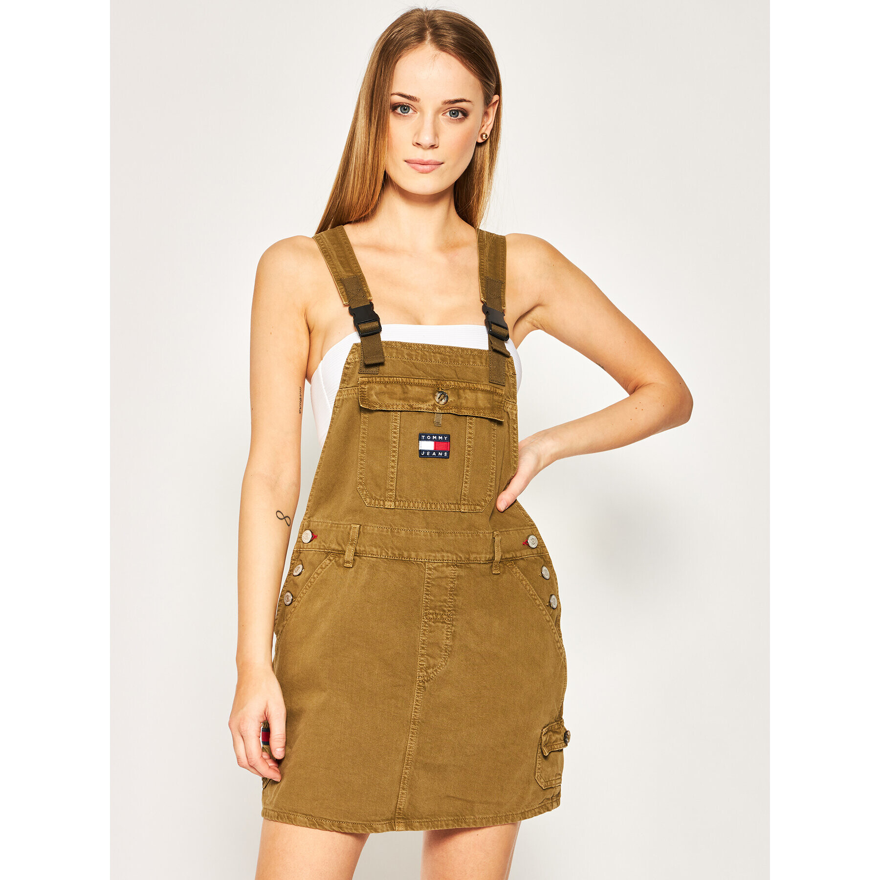 Tommy Jeans Jeans obleka Dungaree DW0DW08137 Zelena Regular Fit - Pepit.si