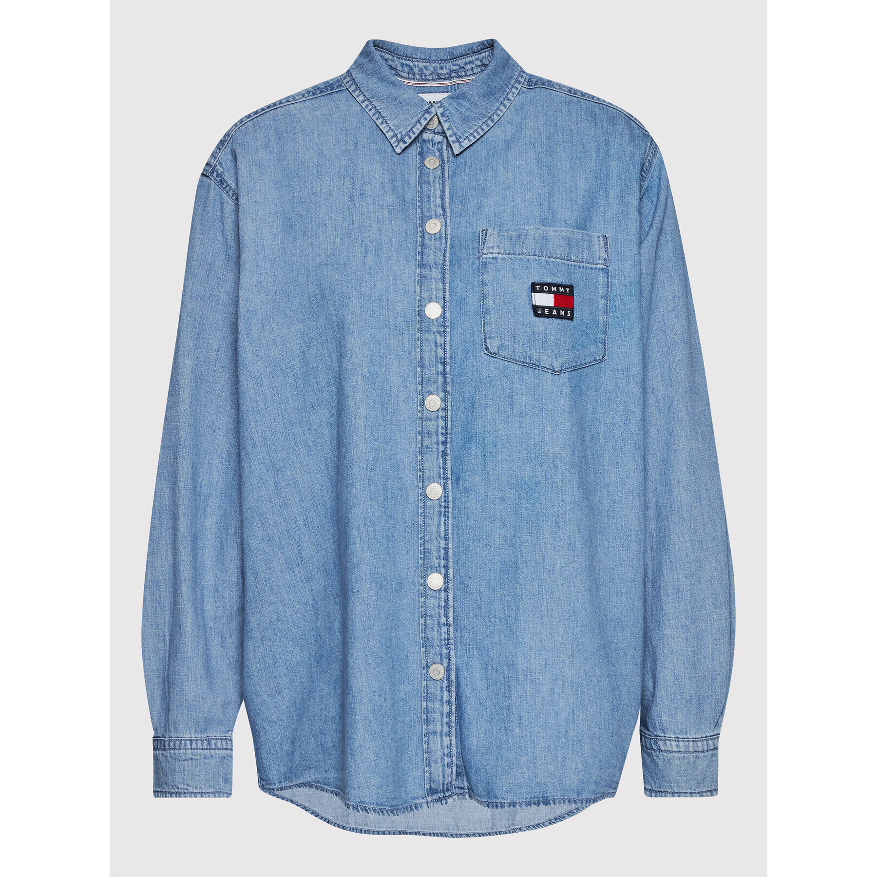 Tommy Jeans Jeans srajca Chambray Badge DW0DW13713 Modra Boyfriend Fit - Pepit.si